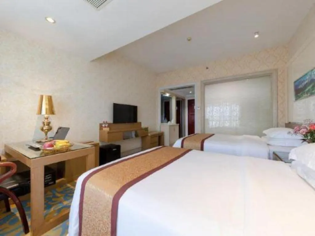 Bed in Vienna Hotel Guangdong Zhuhai Mingzhu Station Guozheng