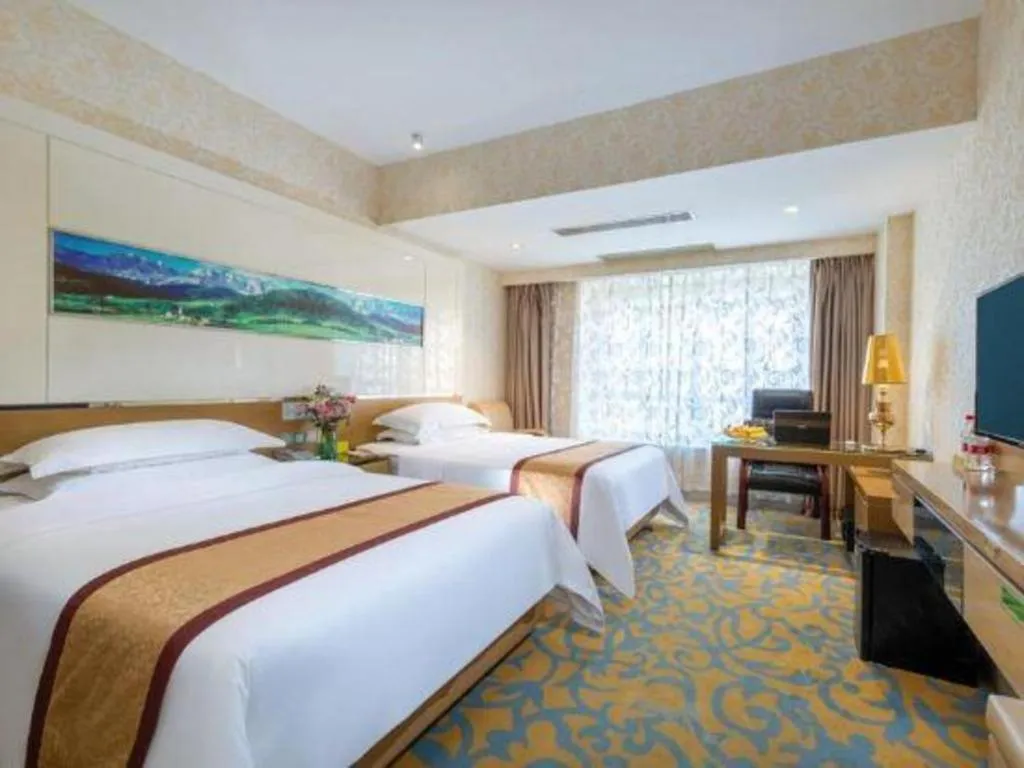 Bed in Vienna Hotel Guangdong Zhuhai Mingzhu Station Guozheng