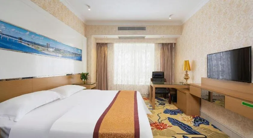 Bed in Vienna Hotel Guangdong Zhuhai Mingzhu Station Guozheng