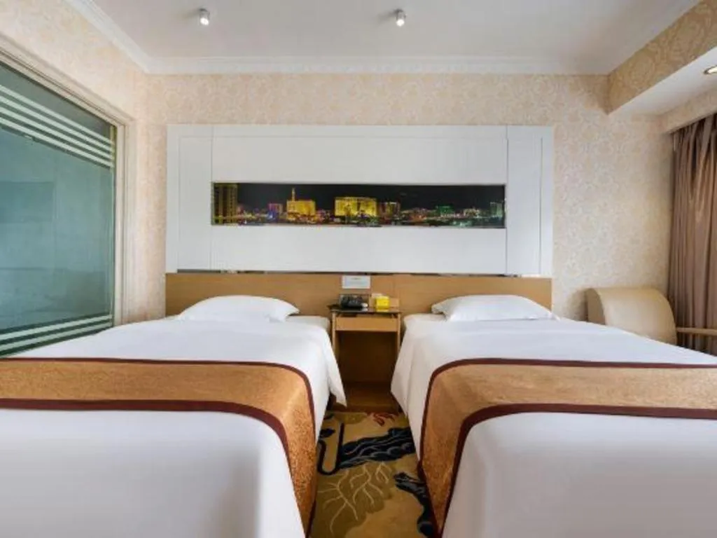 Bed in Vienna Hotel Guangdong Zhuhai Mingzhu Station Guozheng