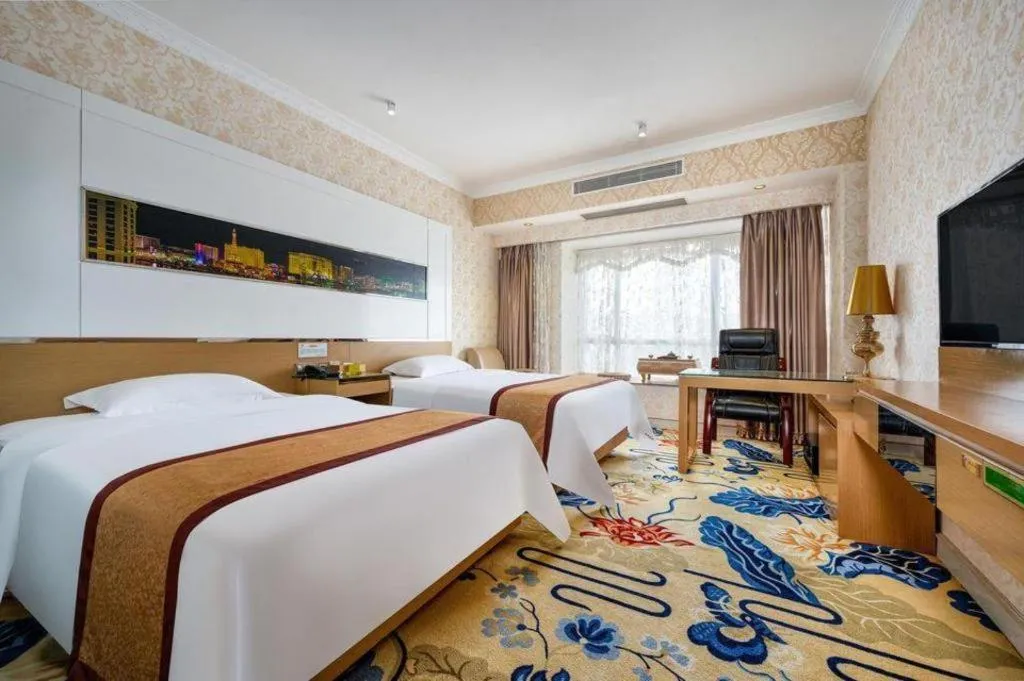Bed in Vienna Hotel Guangdong Zhuhai Mingzhu Station Guozheng