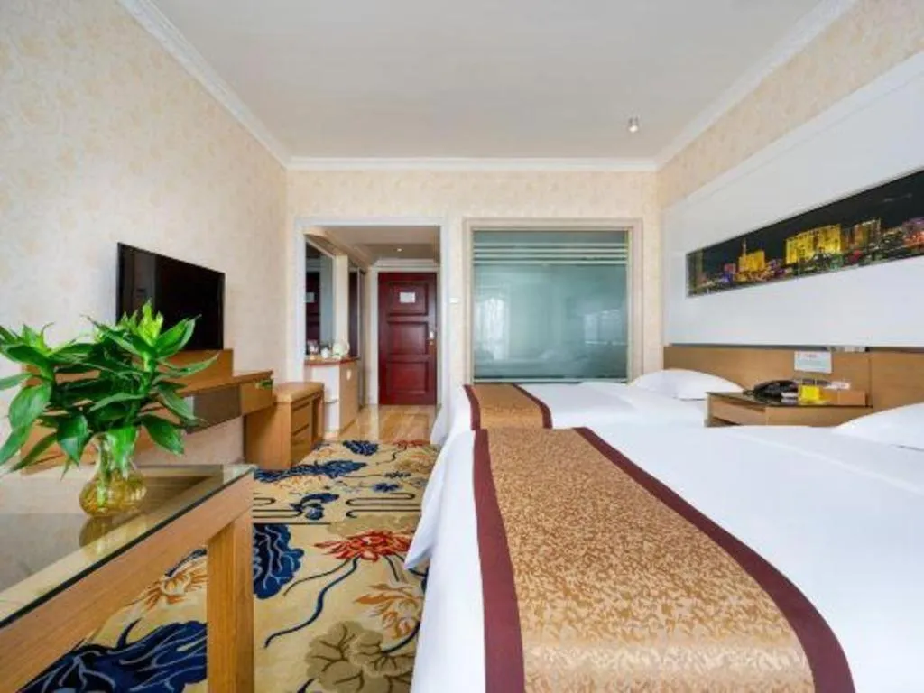 Bed in Vienna Hotel Guangdong Zhuhai Mingzhu Station Guozheng