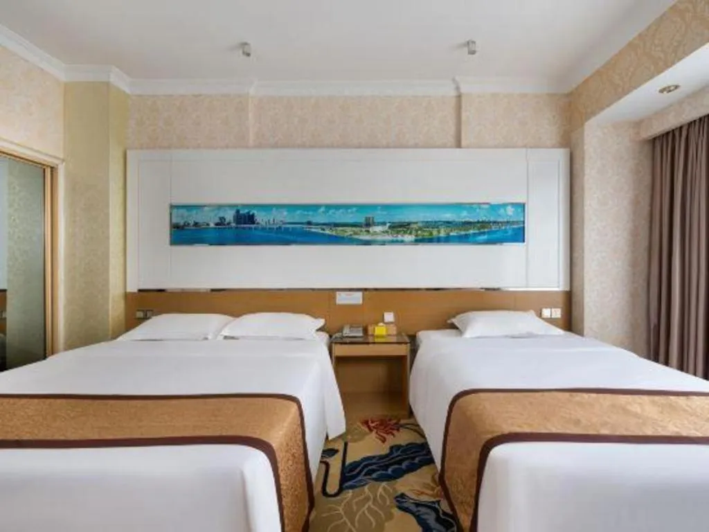 Bed in Vienna Hotel Guangdong Zhuhai Mingzhu Station Guozheng
