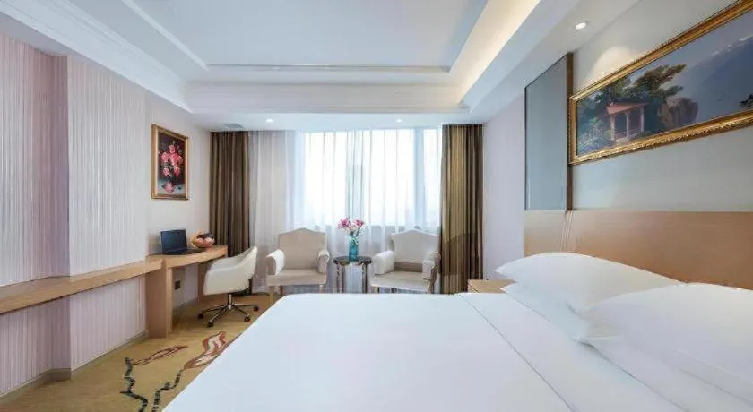 Bed in Vienna Hotel Guangzhou Baiyun Airport Huadu Avenue
