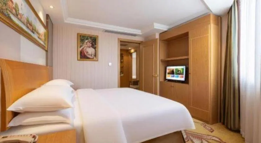 Bed in Vienna Hotel Guangzhou Baiyun Airport Huadu Avenue