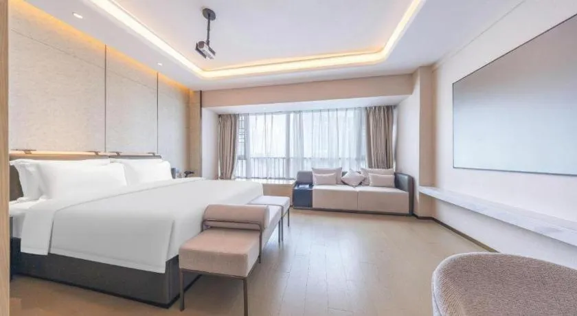 Bed in Shenzhen Cloud Park Manhattan Hotel