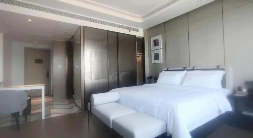 Bed in Shenzhen Cloud Park Manhattan Hotel