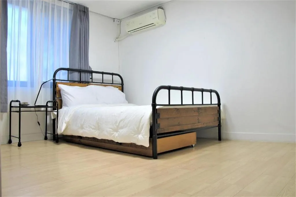 Bed in Seorak Mt., The East Sea and hot spring