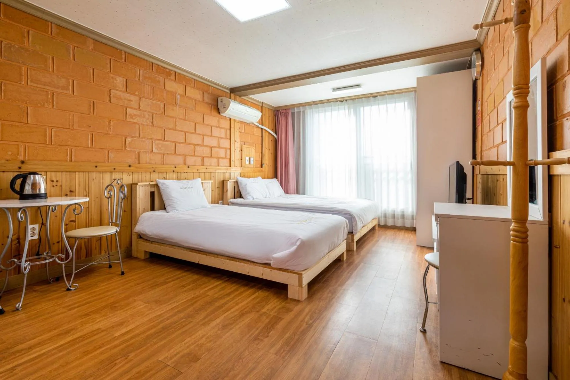 Bed in Red Clay Pension