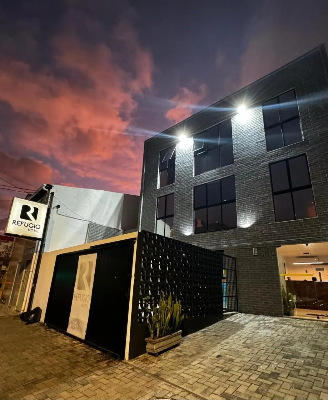 Property building in Hotel Refugio