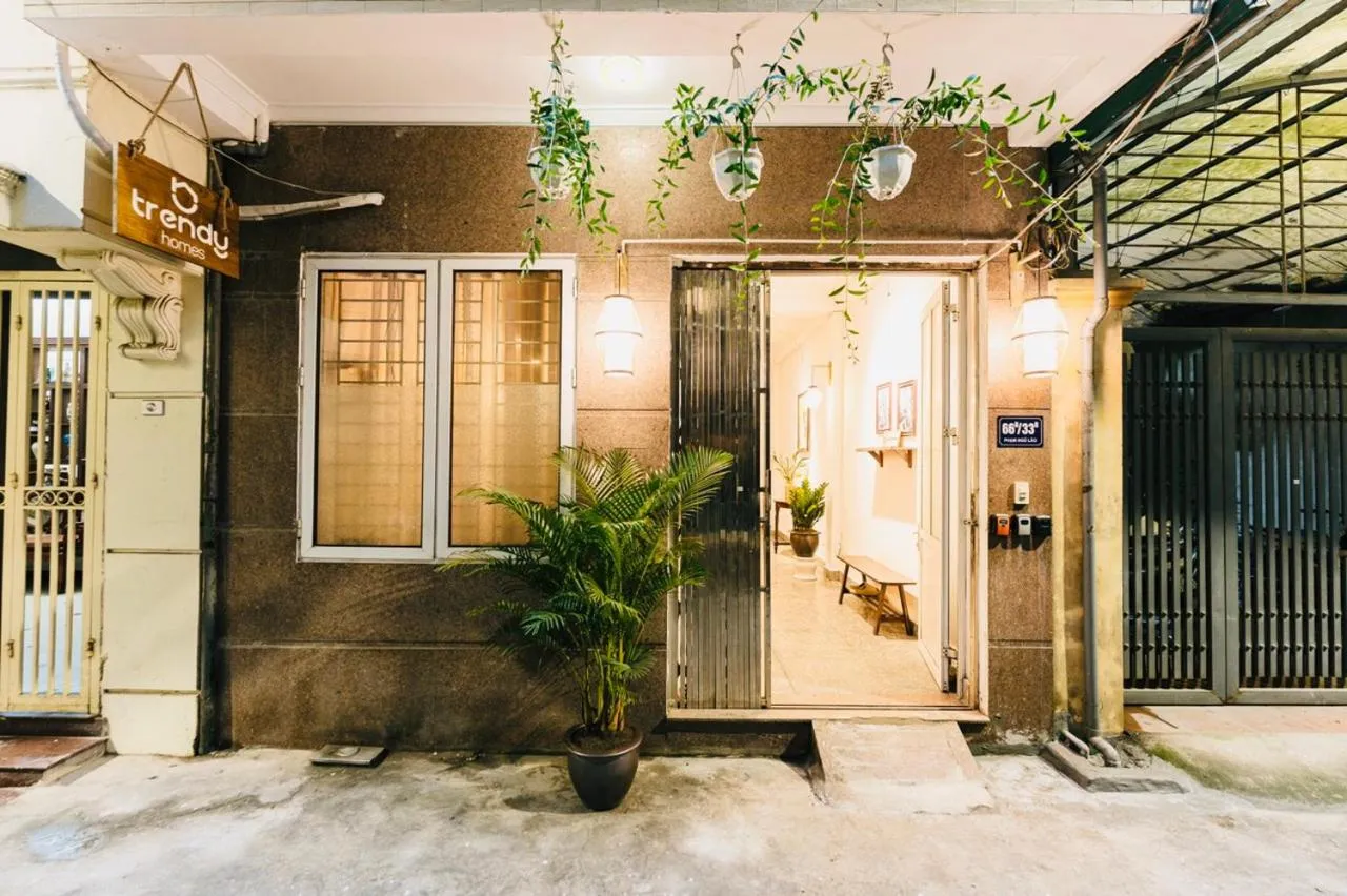 Facade/entrance in OH Trendy homes Hoan Kiem PNL1