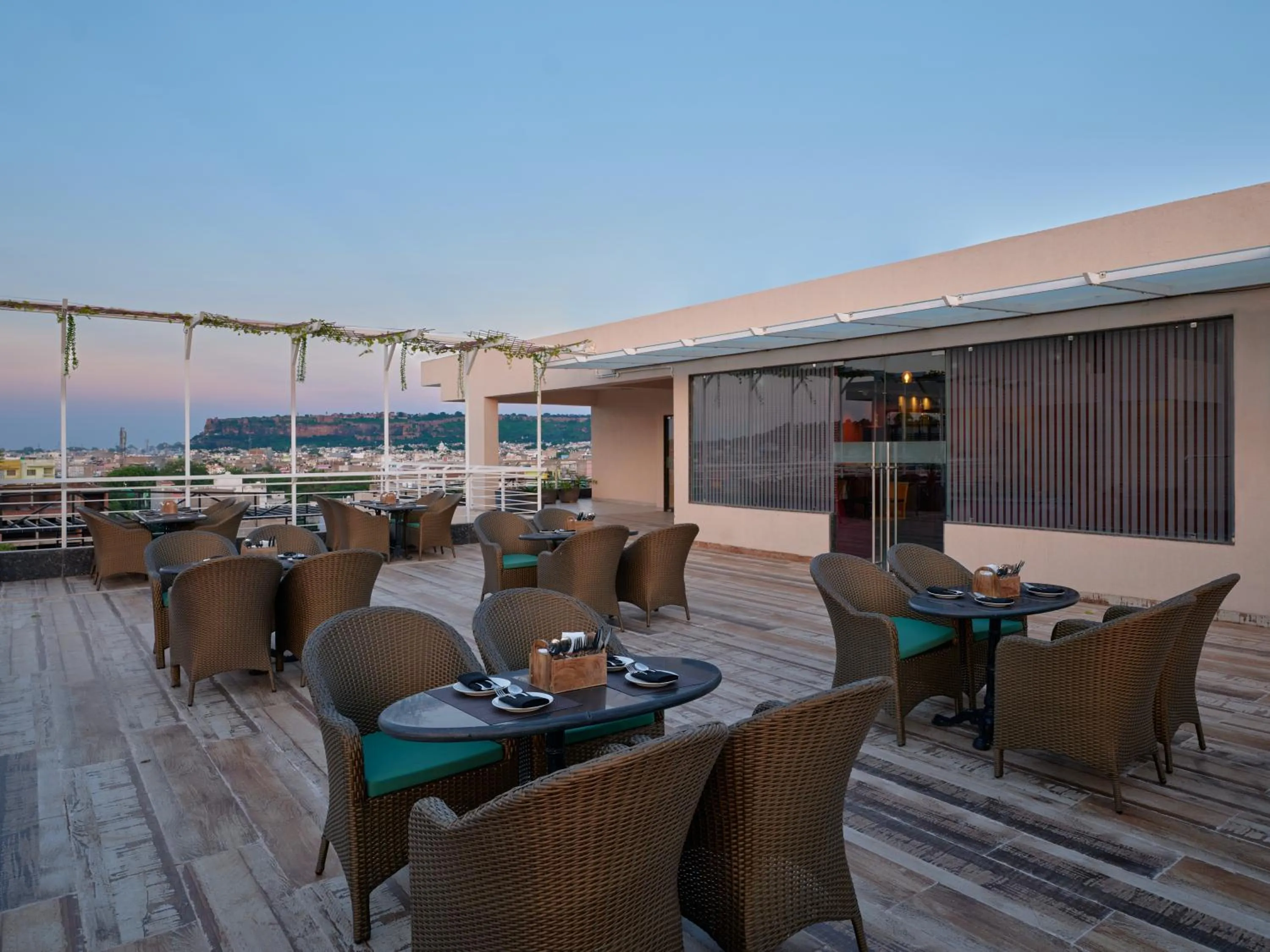 Restaurant/places to eat in Regenta Place Gwalior