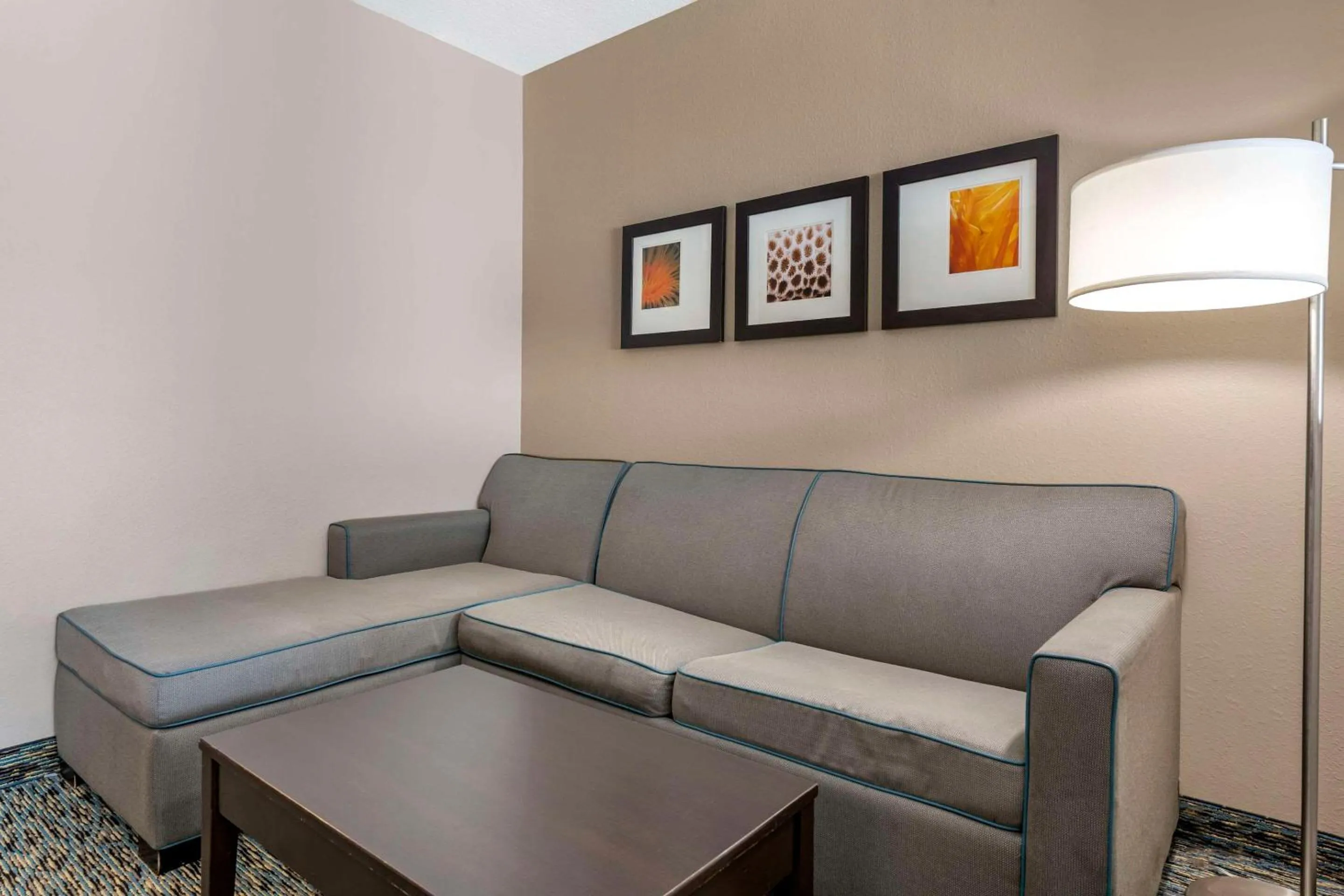 Bedroom in Comfort Suites Fort Lauderdale Airport South & Cruise Port