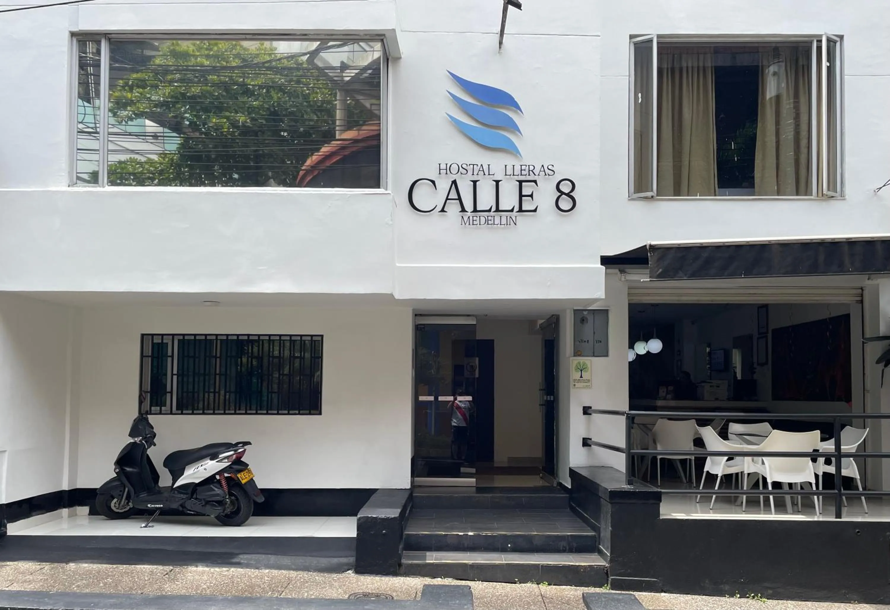 Facade/entrance in Hostal Lleras Calle 8