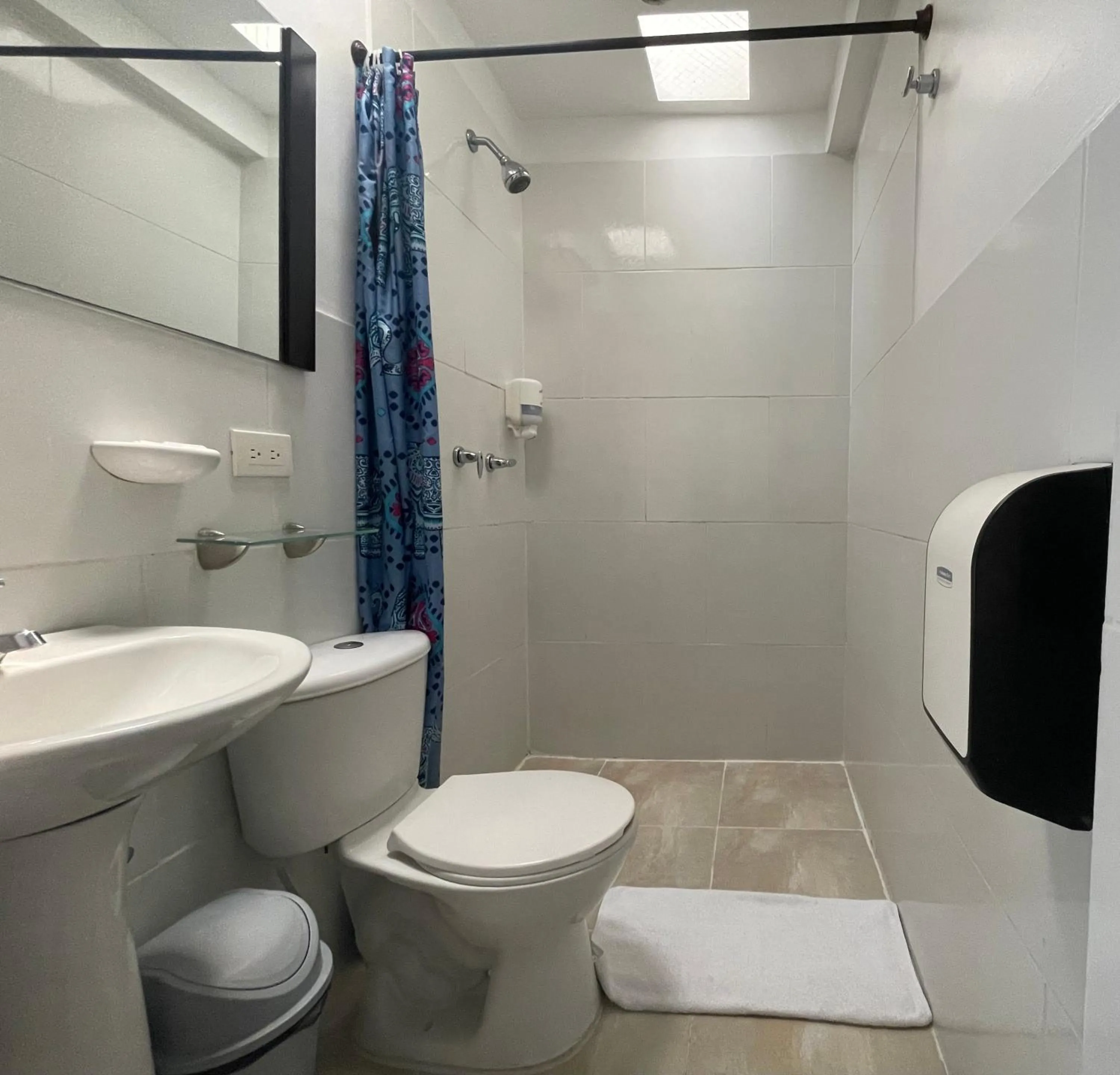 Bathroom in Hostal Lleras Calle 8