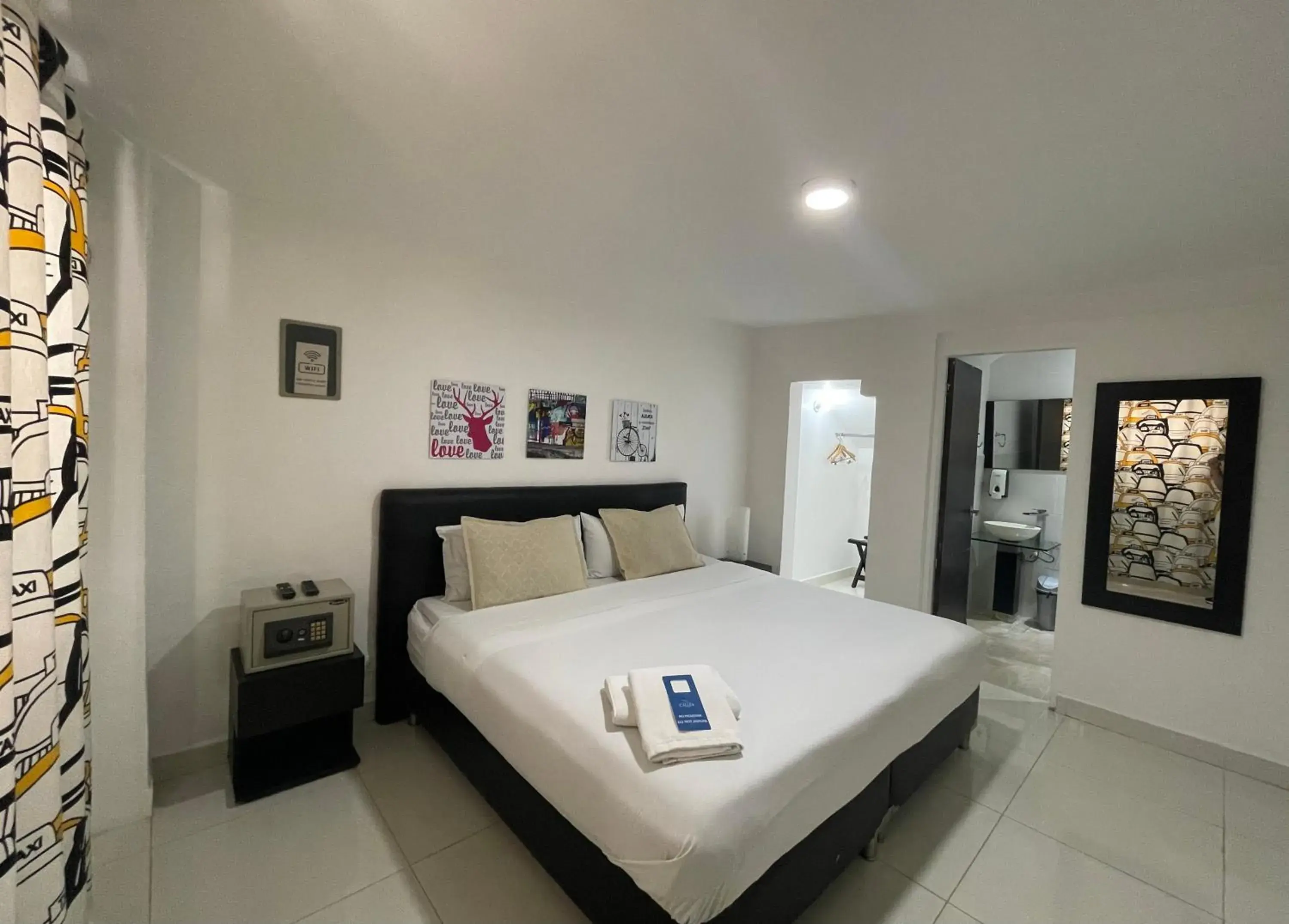 Double or Twin Room in Hostal Lleras Calle 8 Double or Twin Room in Hostal Lleras Calle 8