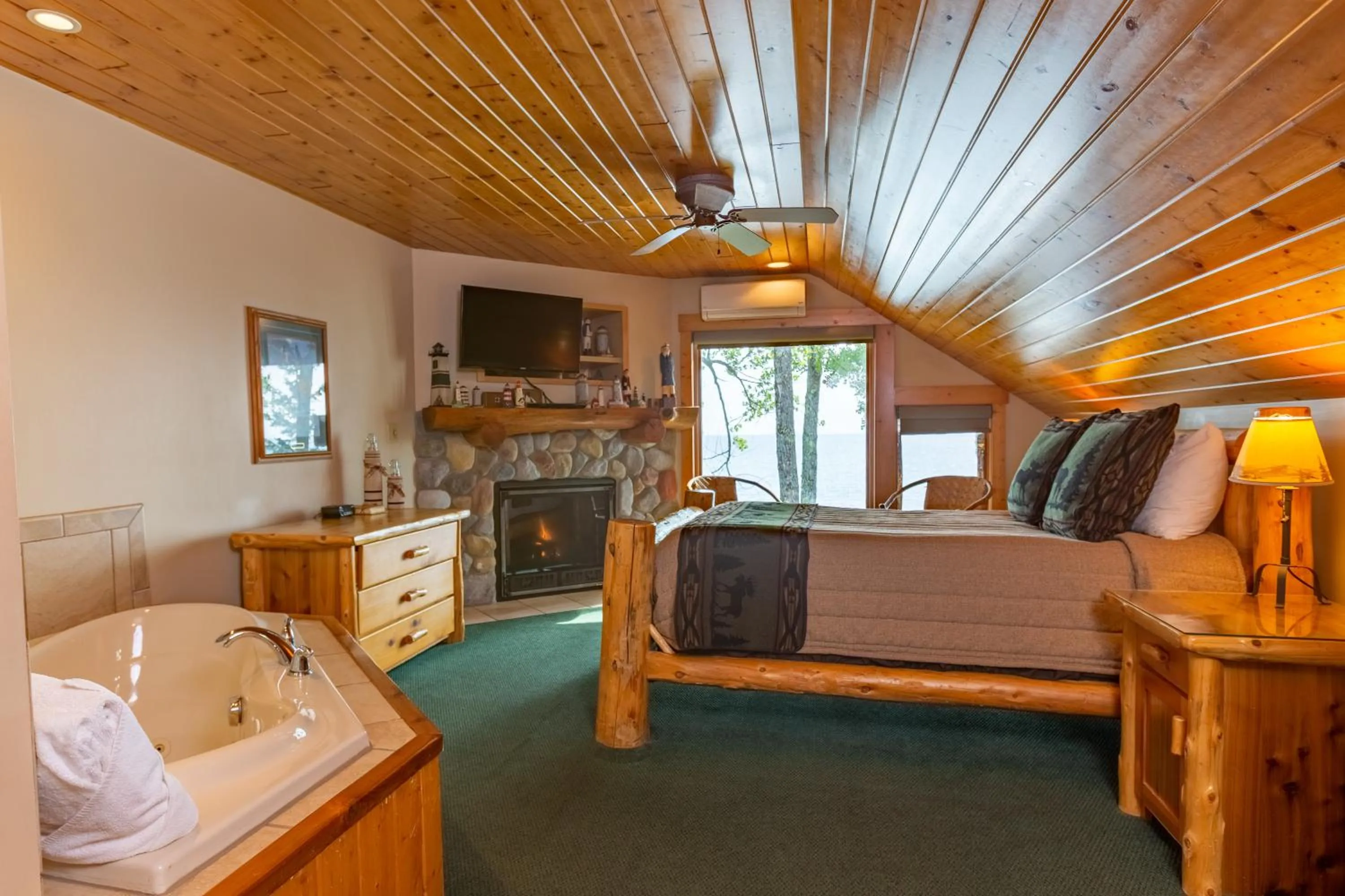 View (from property/room), Bed in Grand Superior Lodge