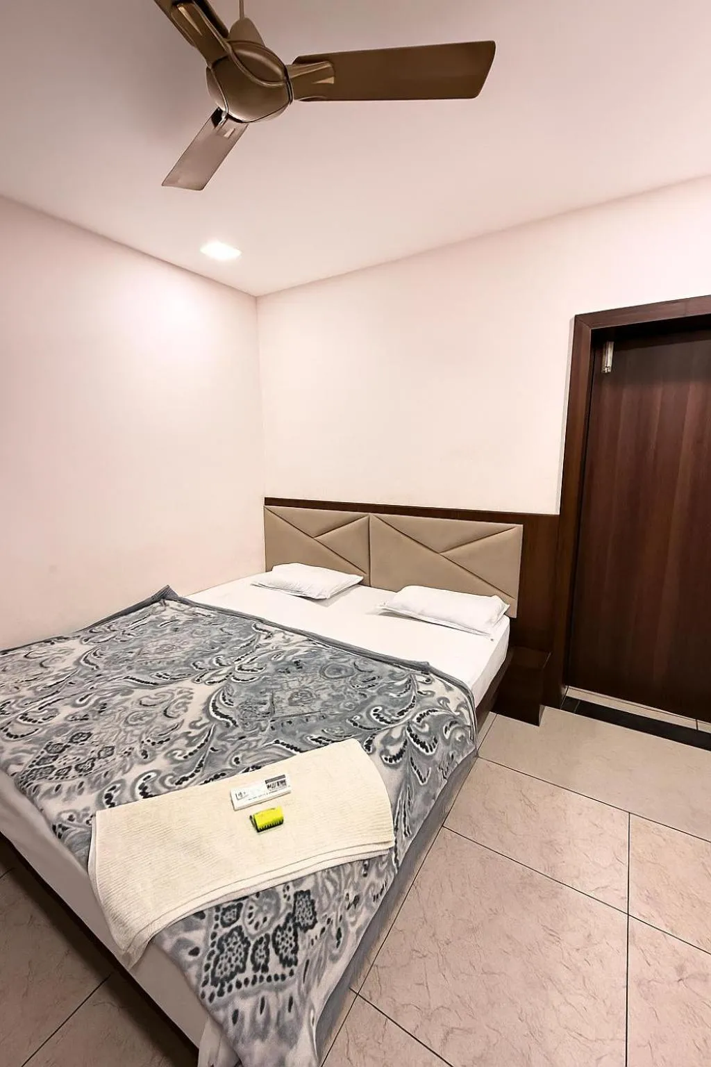 Standard King Room in Hotel Raghuveera Palace