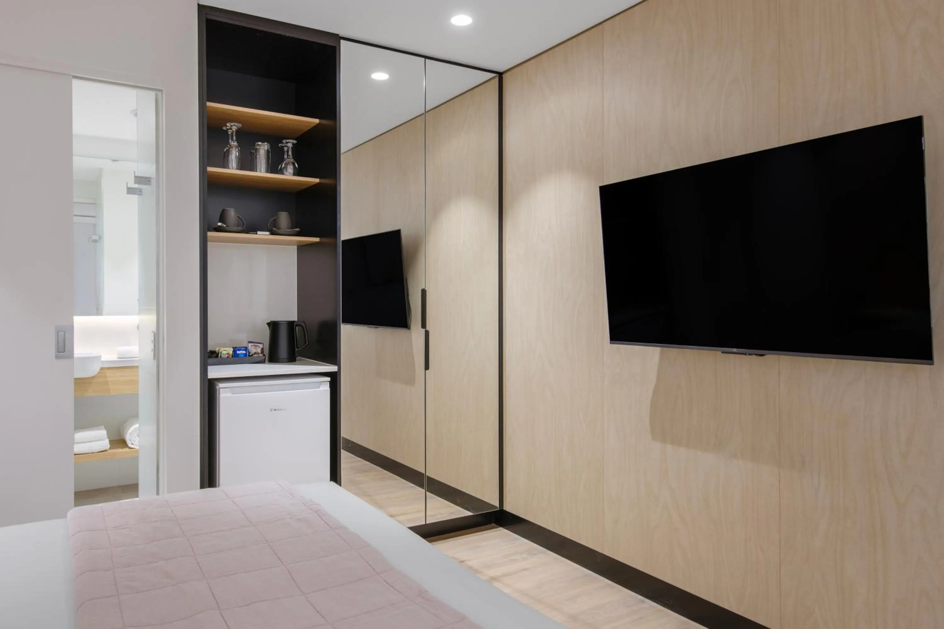 TV and multimedia, Bed in Haberfield Hotel