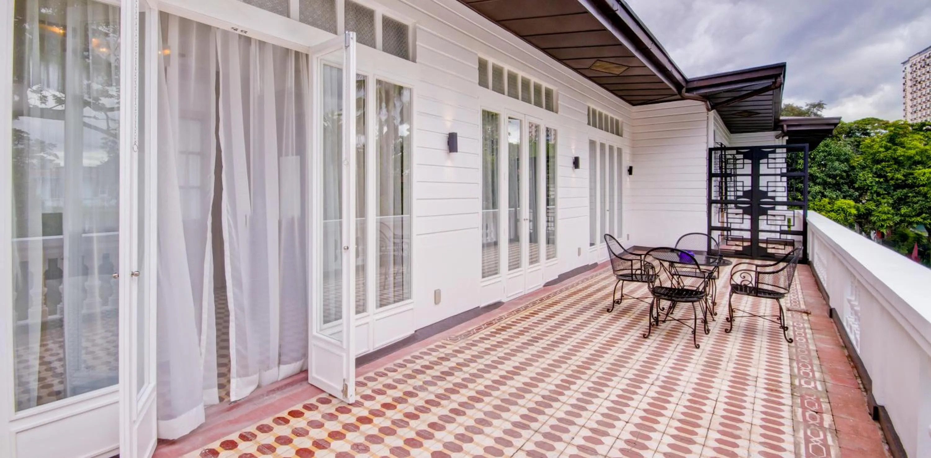 Balcony/Terrace in The Henry Hotel Manila