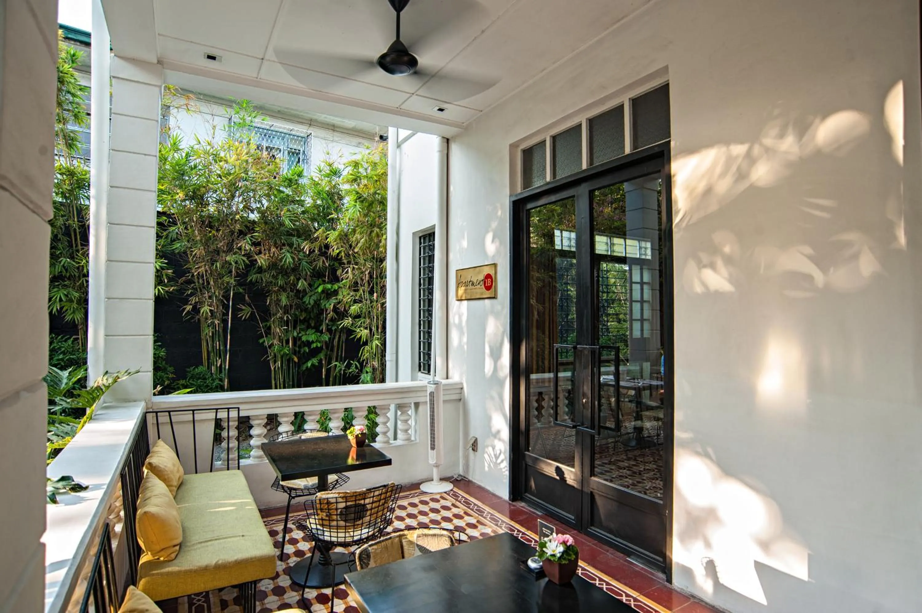 Restaurant/places to eat in The Henry Hotel Manila