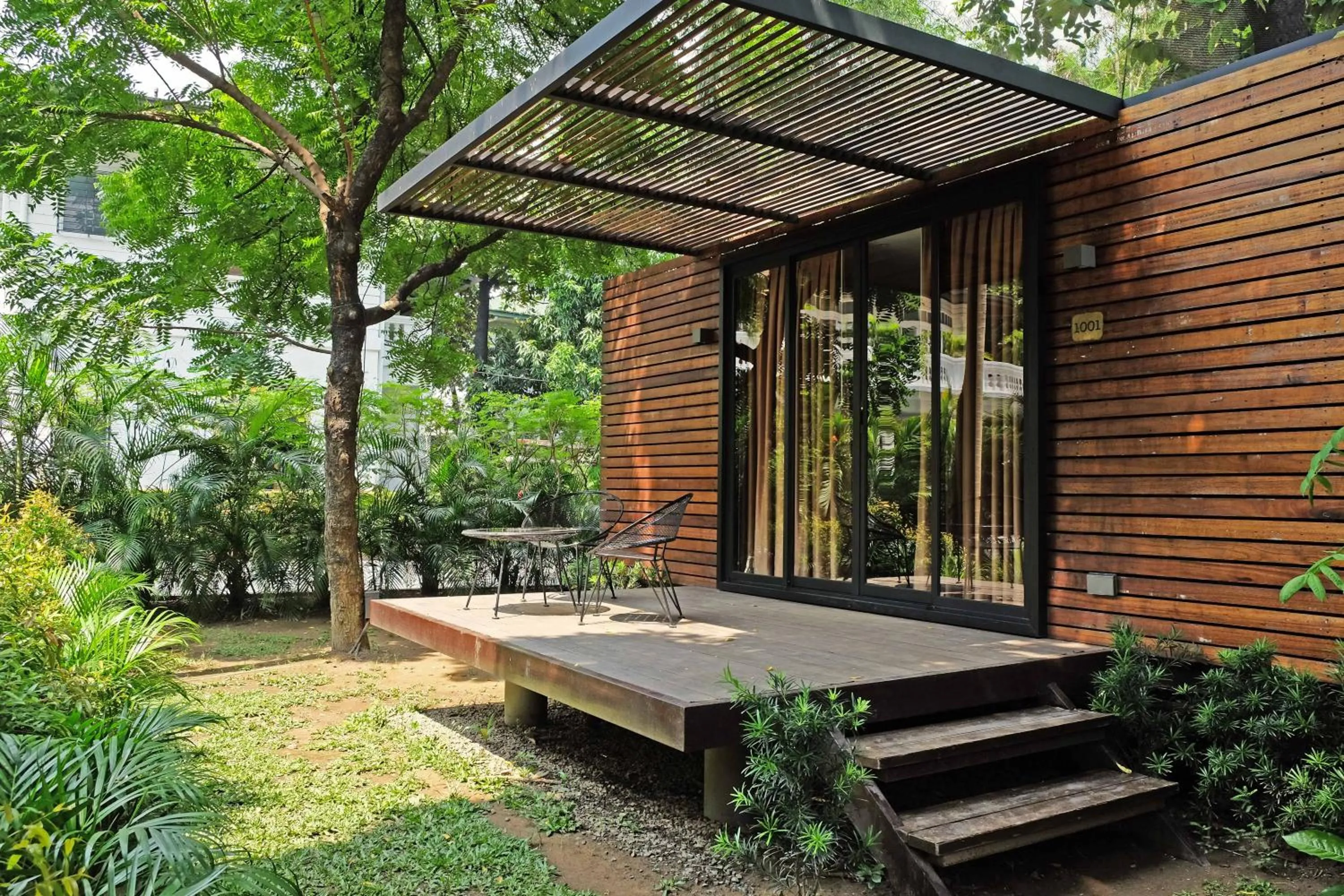 Patio in The Henry Hotel Manila
