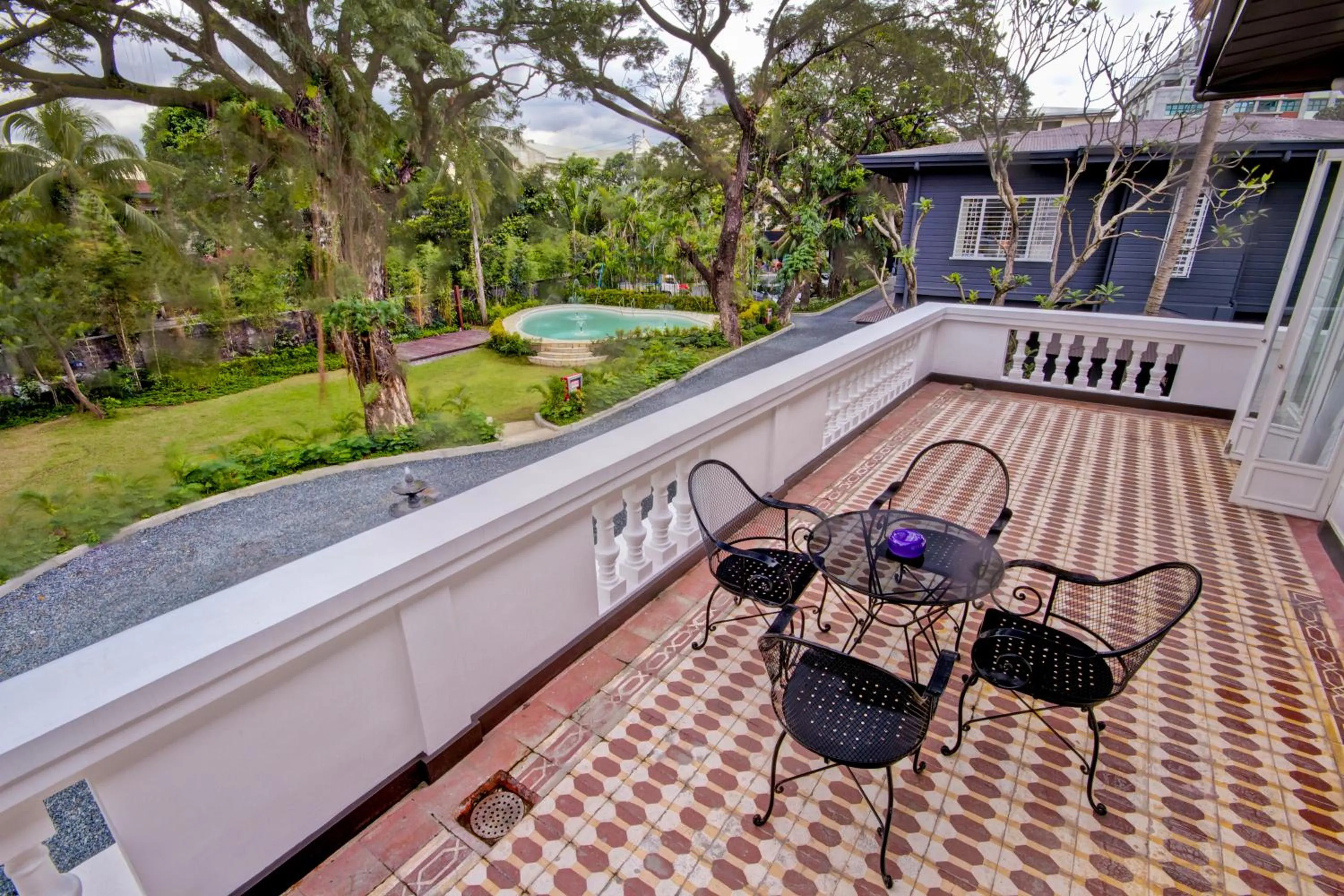 Balcony/Terrace in The Henry Hotel Manila