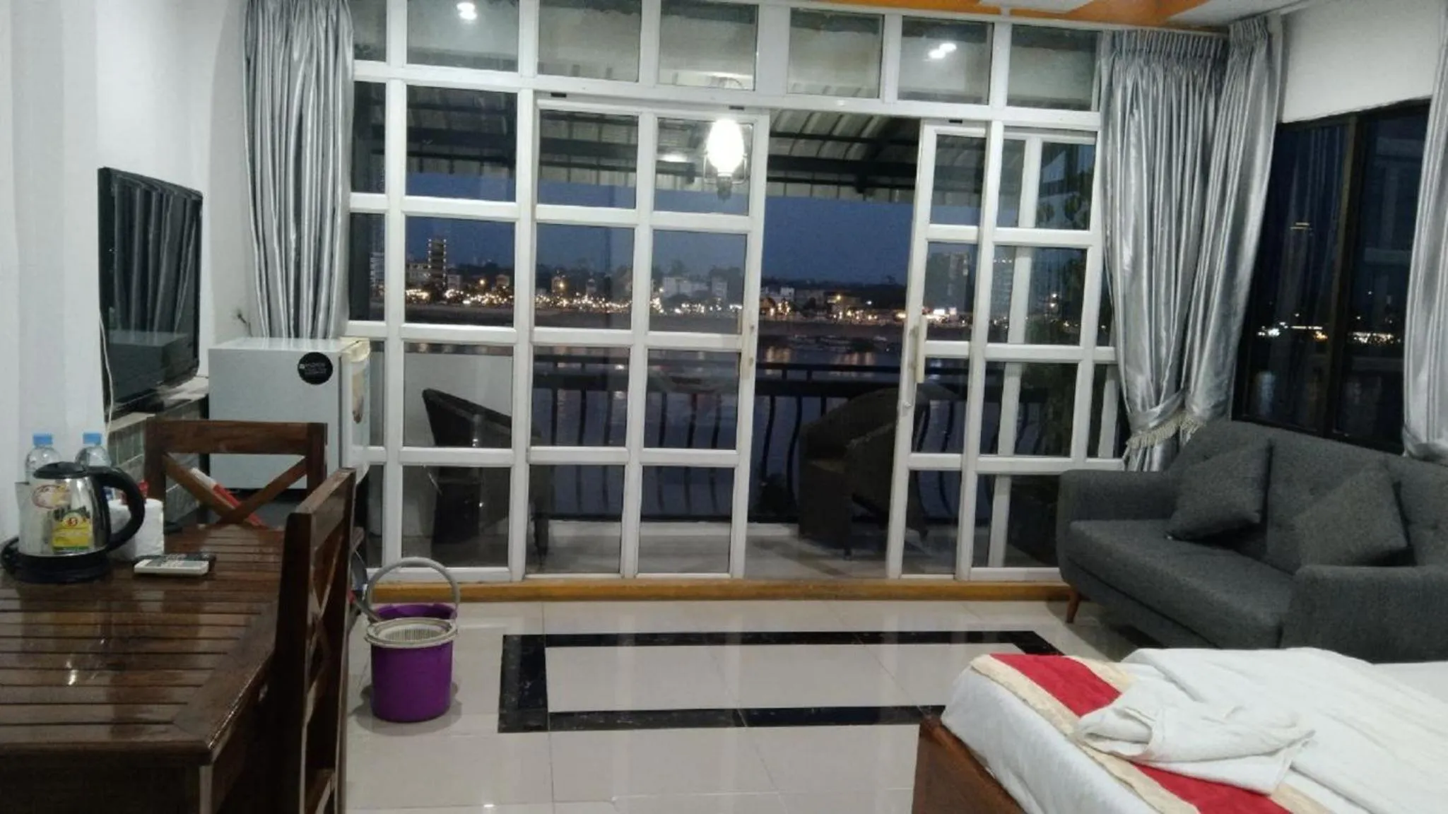 New Season Riverside Hotel