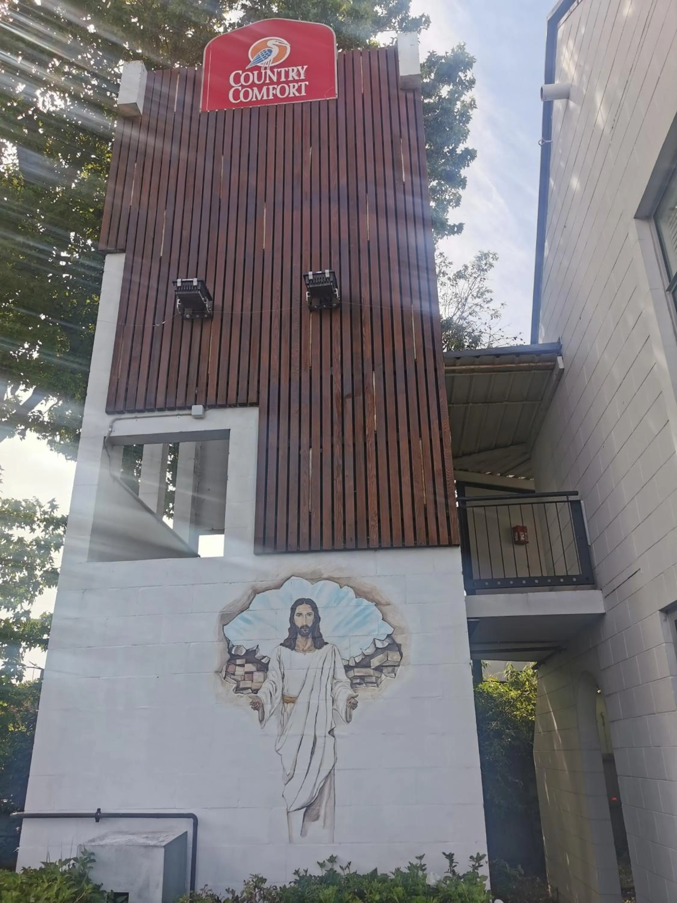 Logo/Certificate/Sign in Belmont Motor Inn