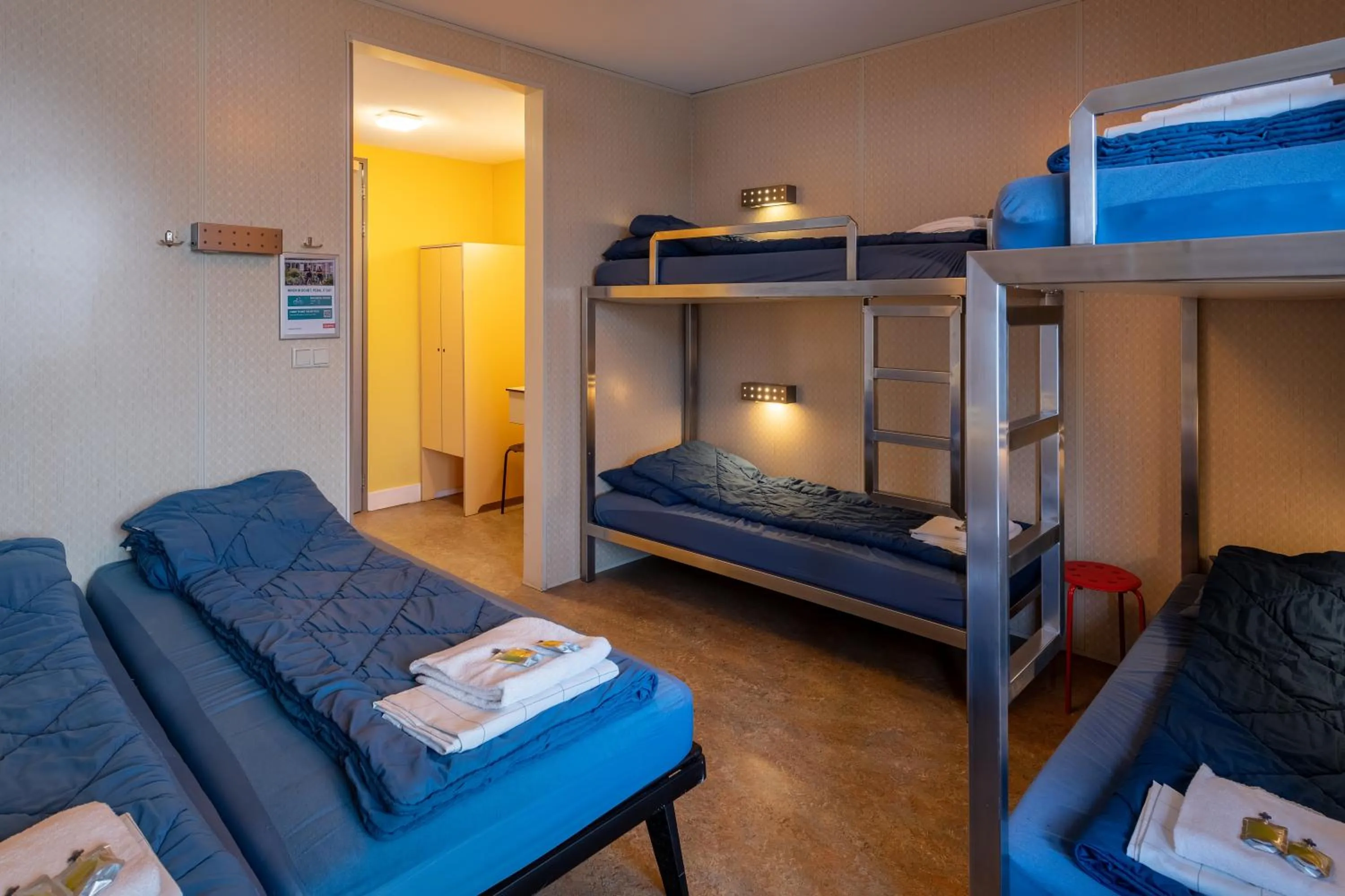 Bedroom, Bed in Stayokay Hostel Noordwijk