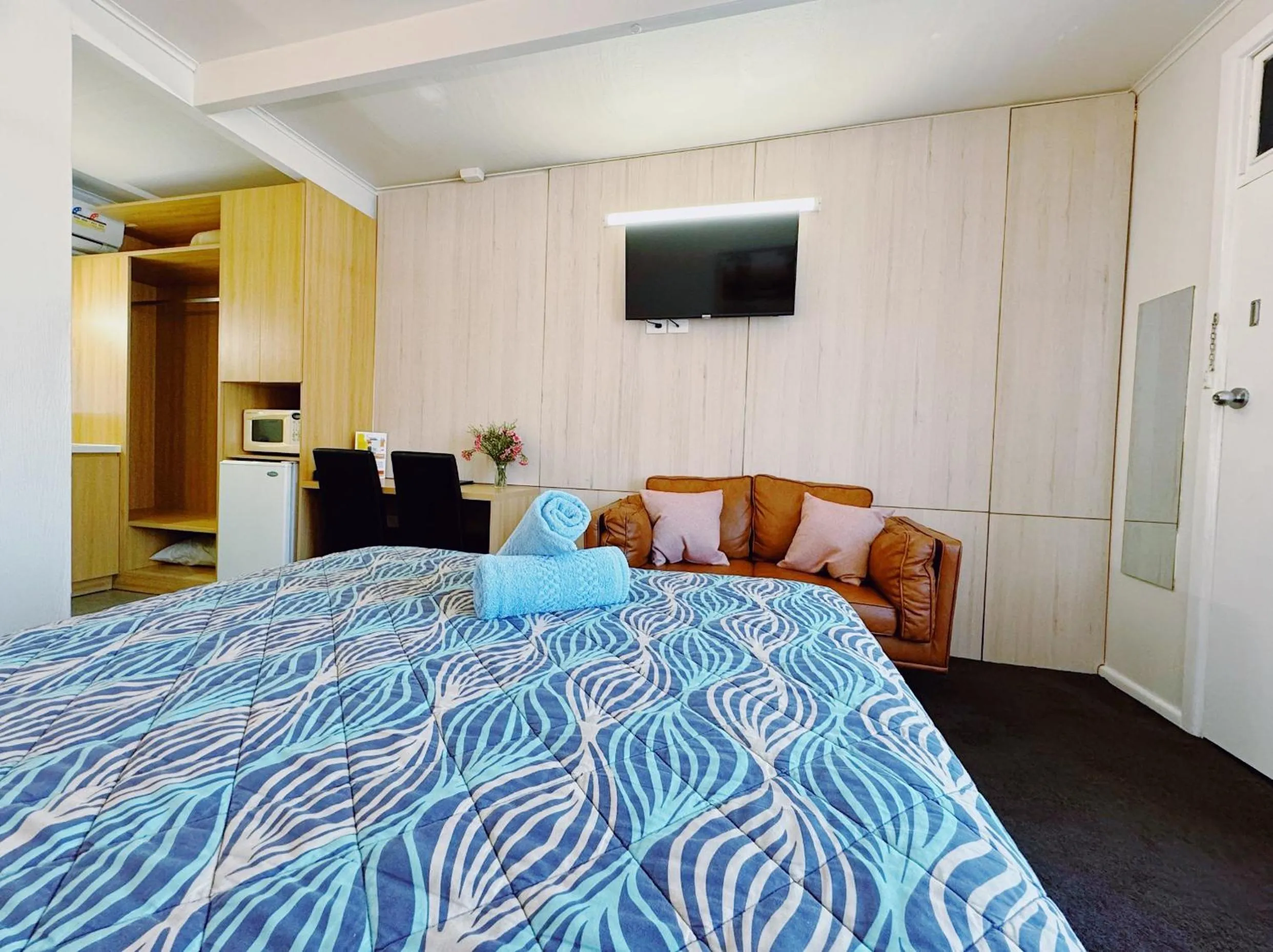 Bed in Seymour Motel