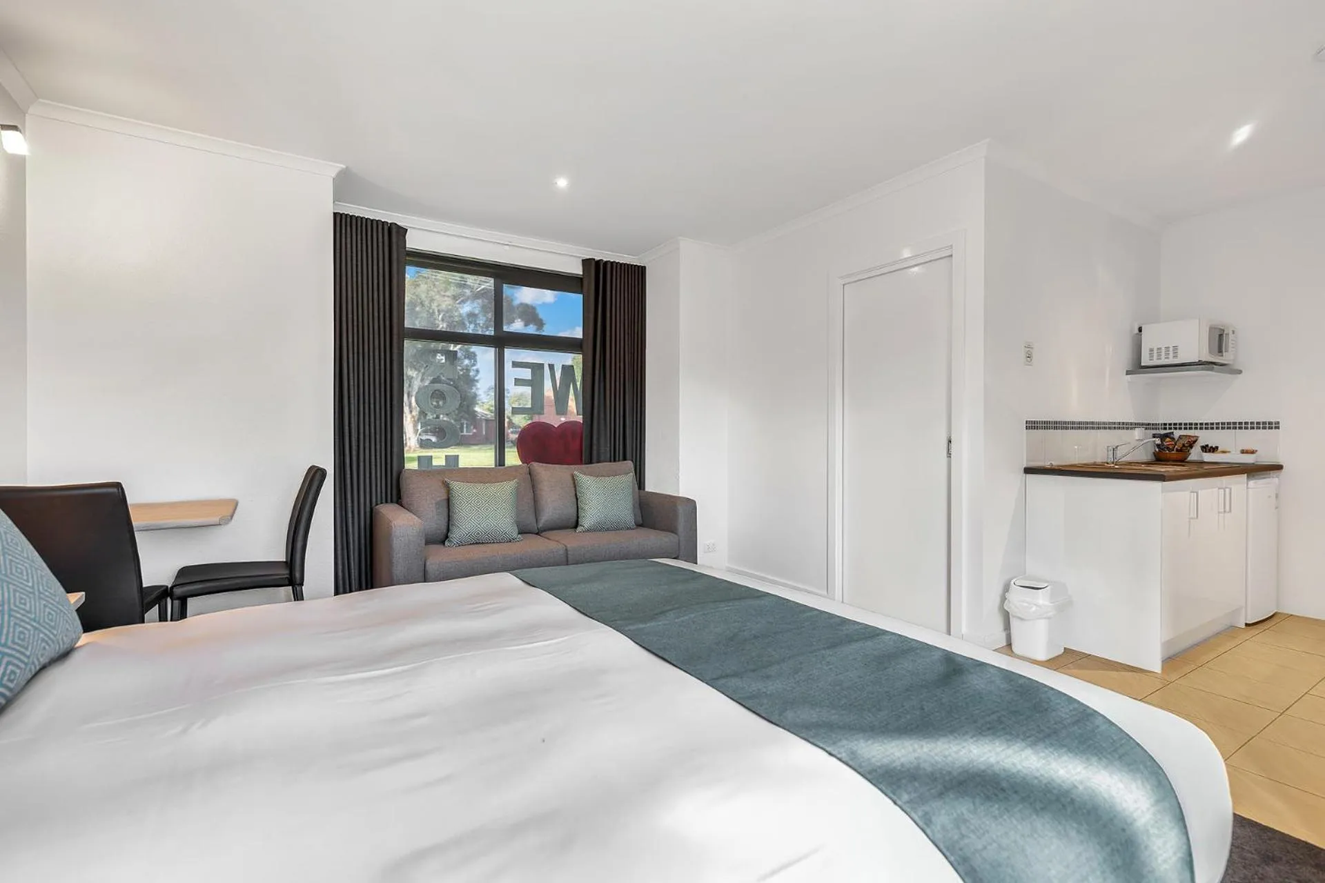 Bed in Rochester Motel