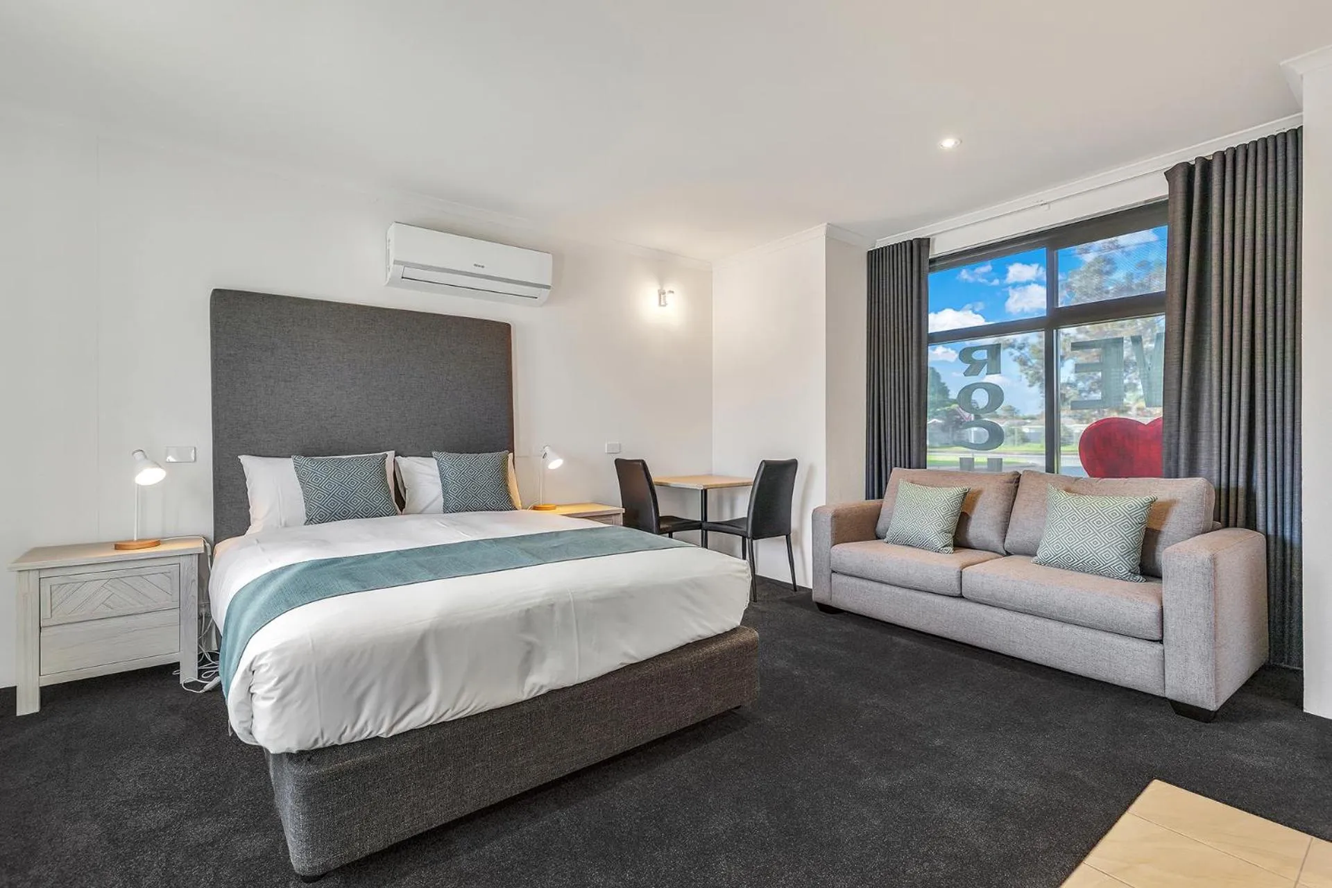 Bed in Rochester Motel