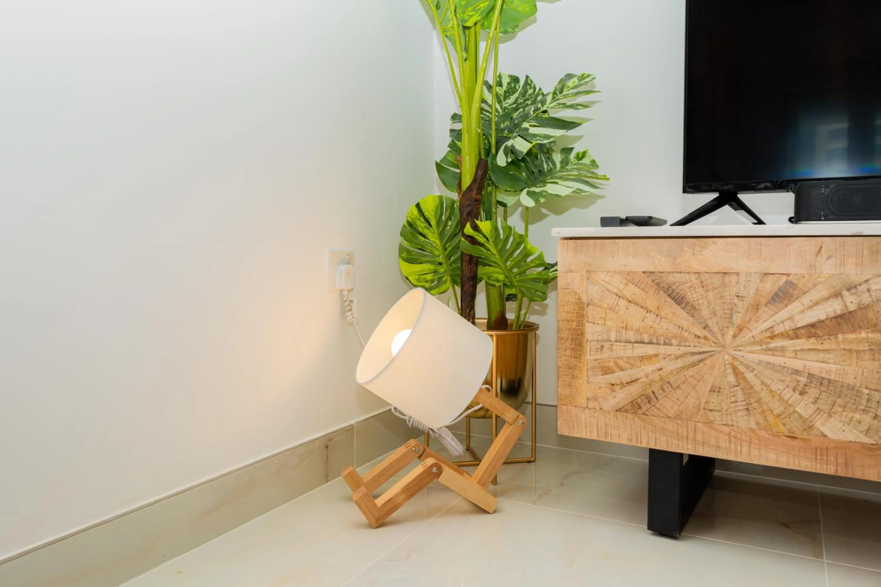 TV and multimedia in Dubai Marina - 1BHK Apartment