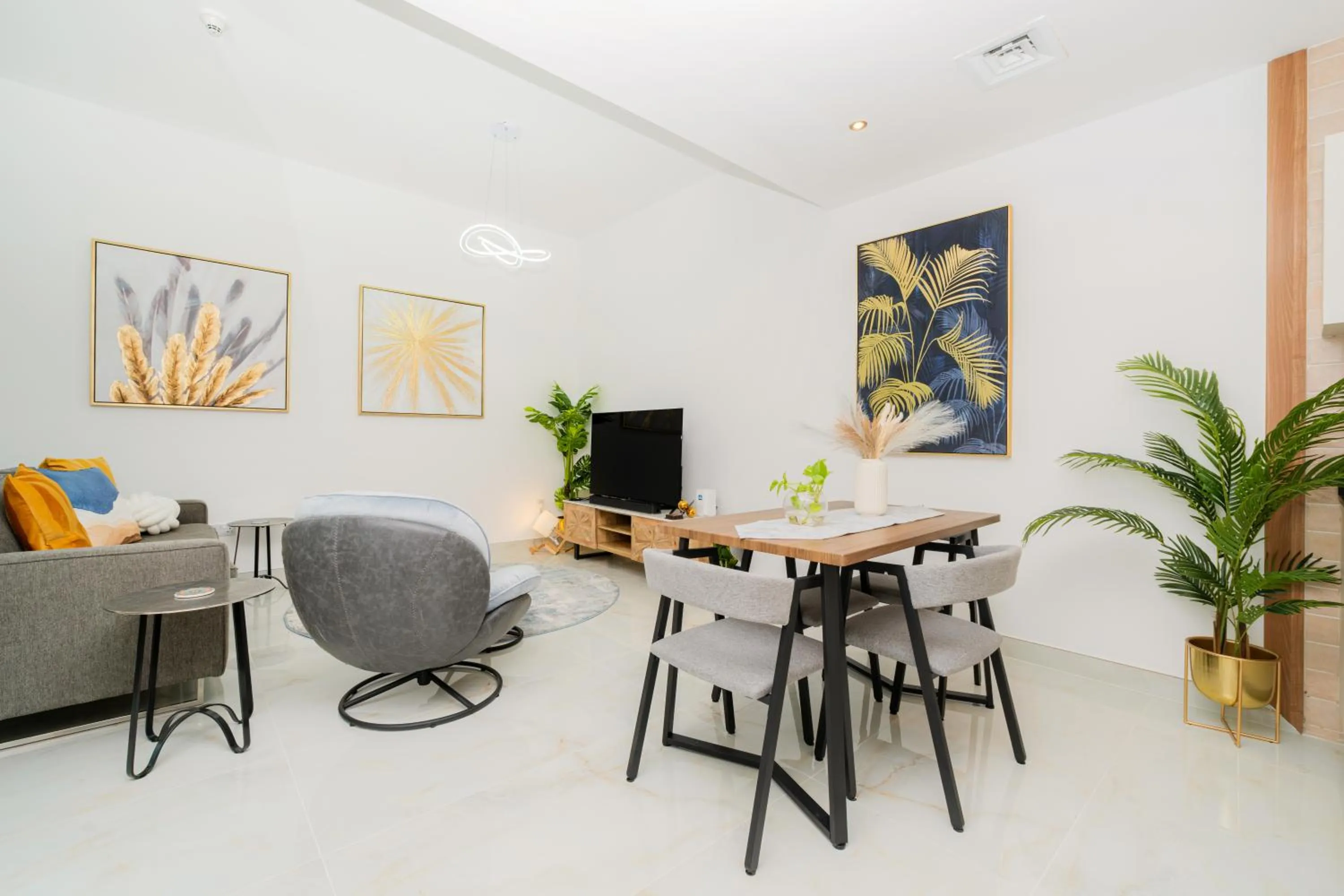 TV and multimedia in Dubai Marina - 1BHK Apartment