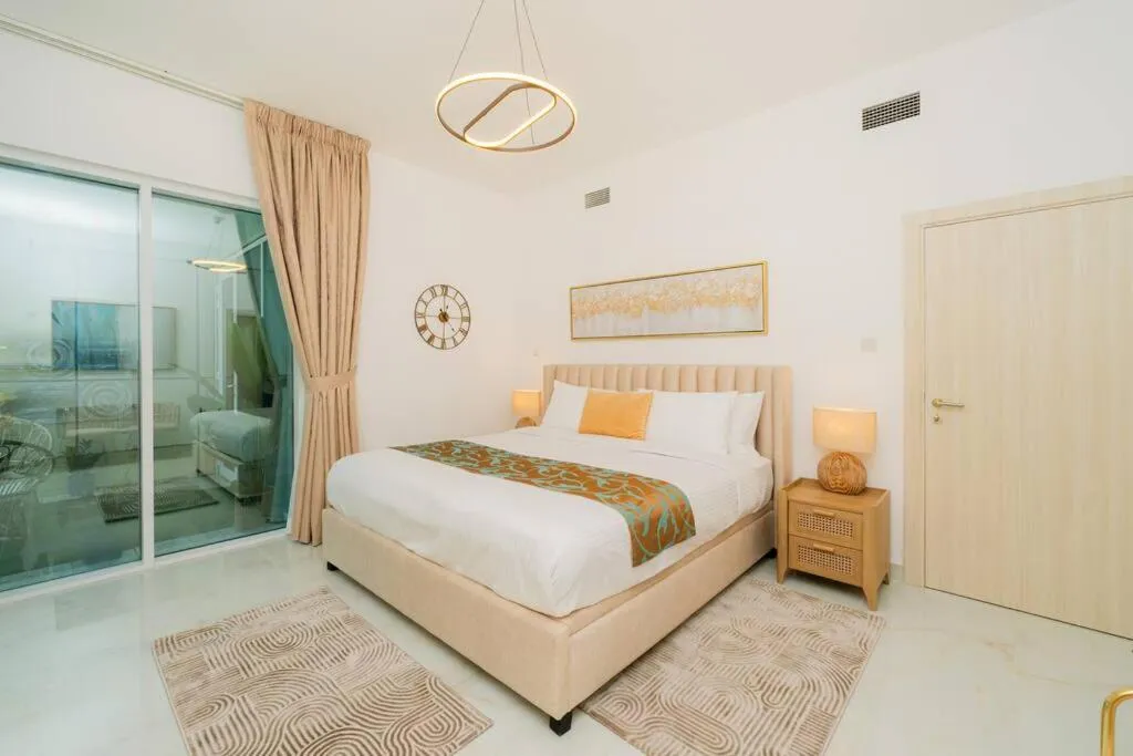 Bed in Dubai Marina - 1BHK Apartment