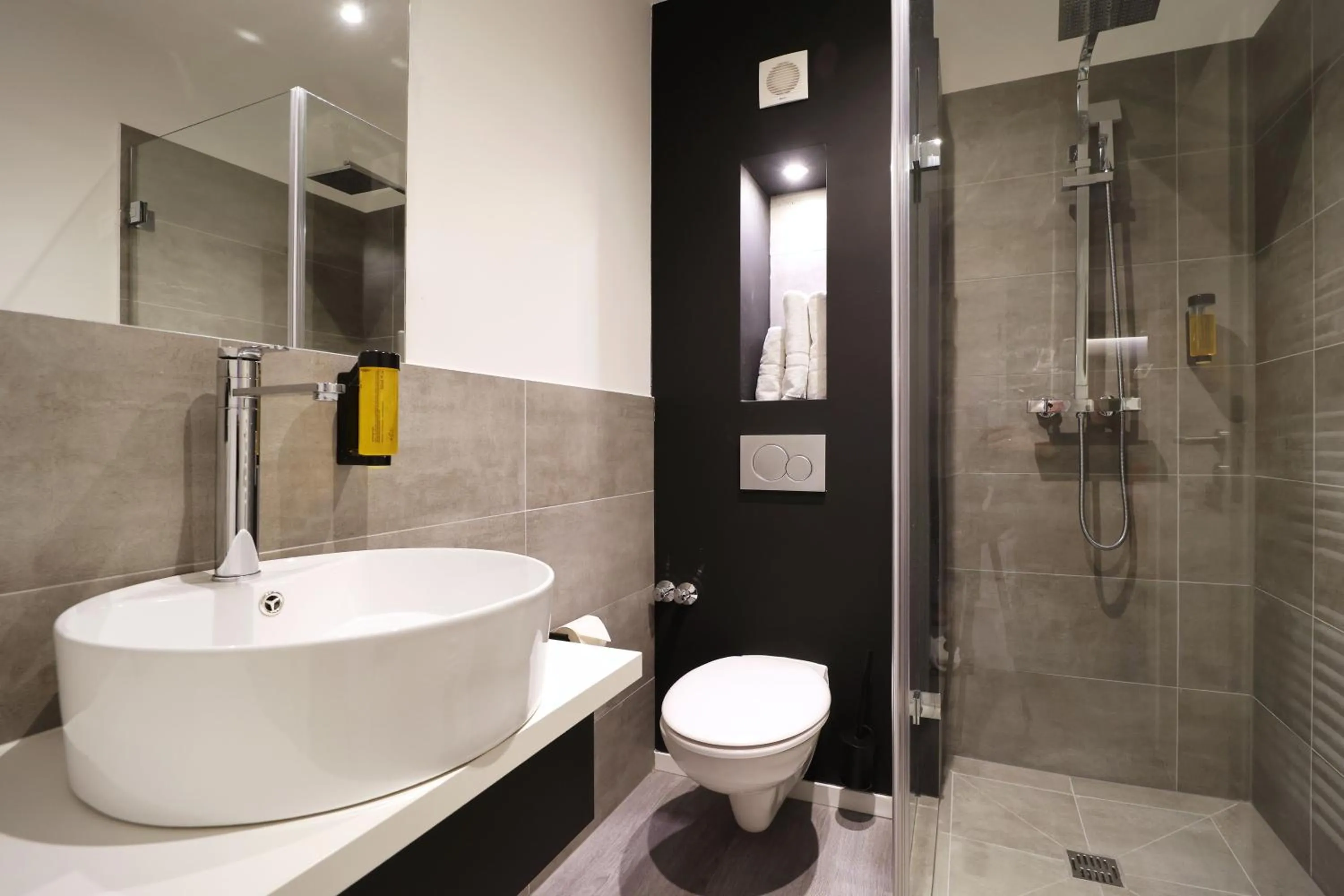 Bath in JustStay München Hotel & Apartments