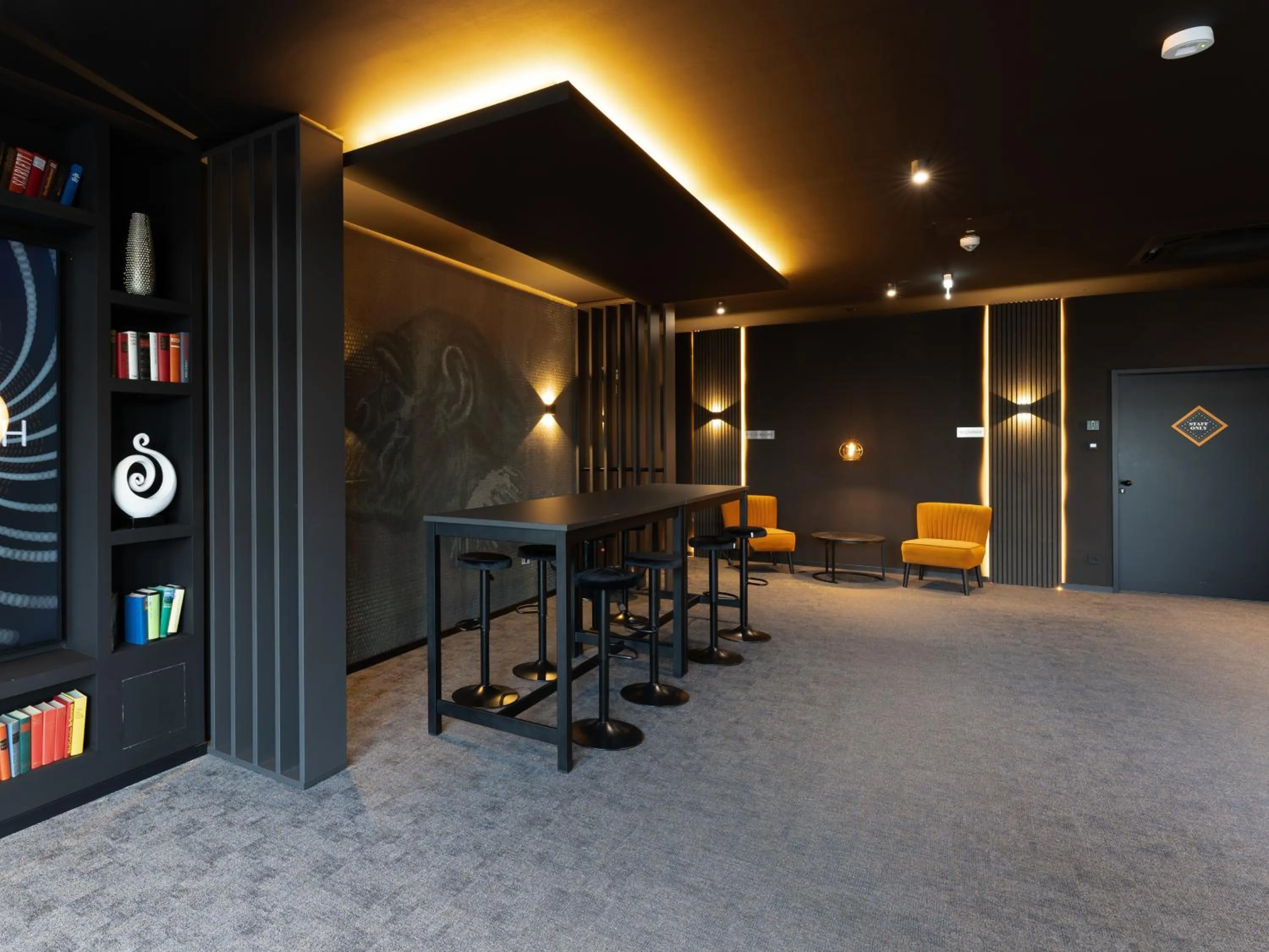 Lounge or bar in JustStay München Hotel & Apartments