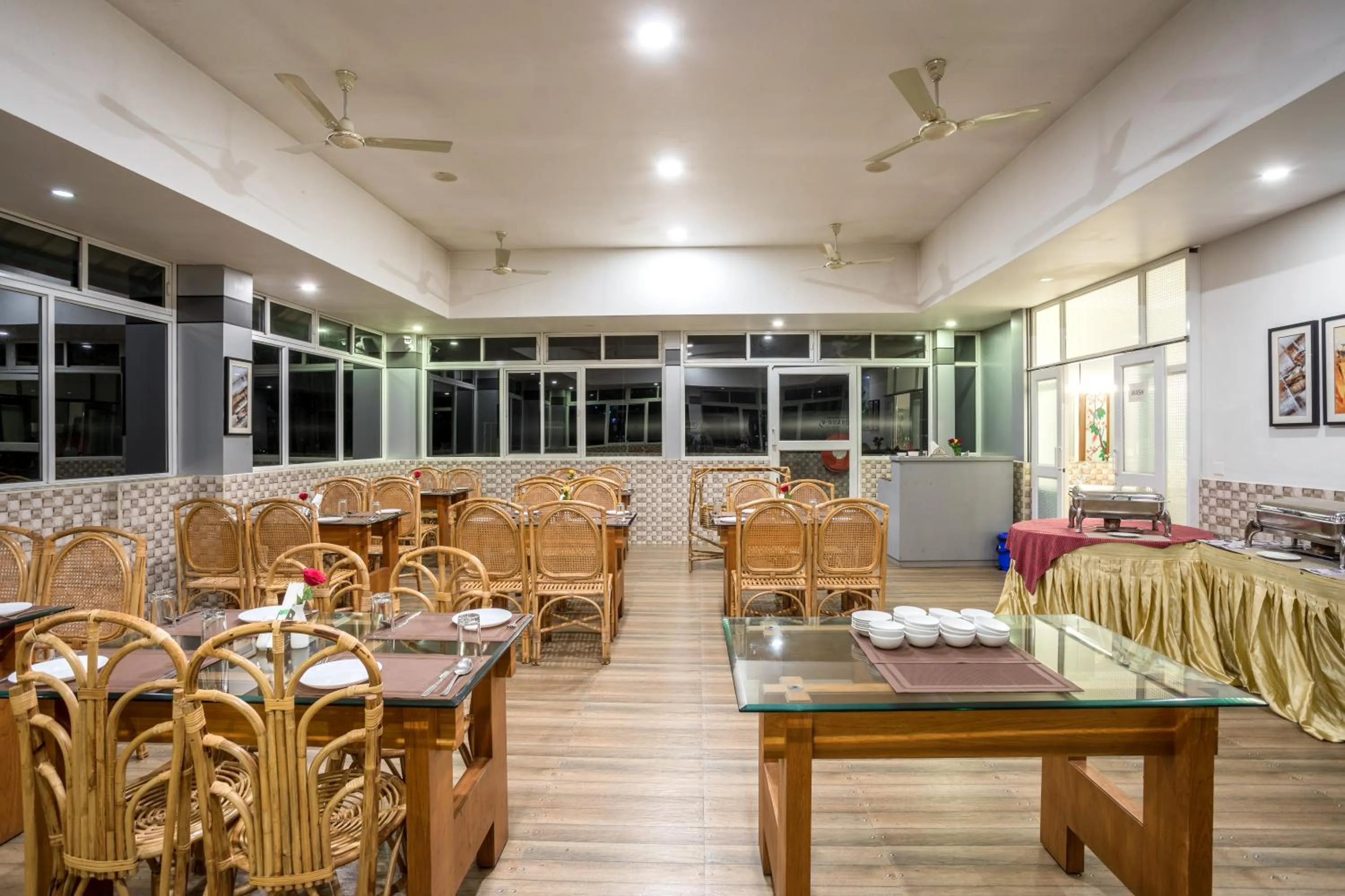 Restaurant/places to eat in Monsoon Grande