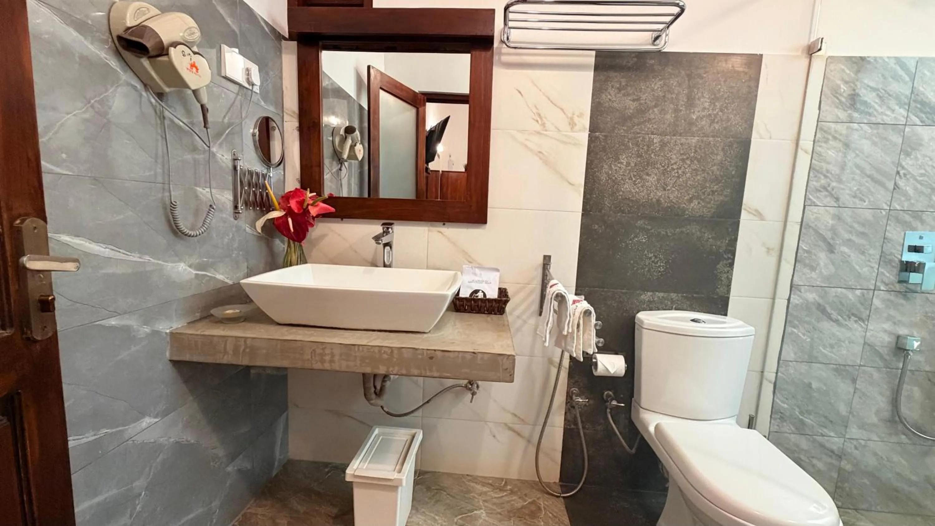 Shower in Hotel Heladiv