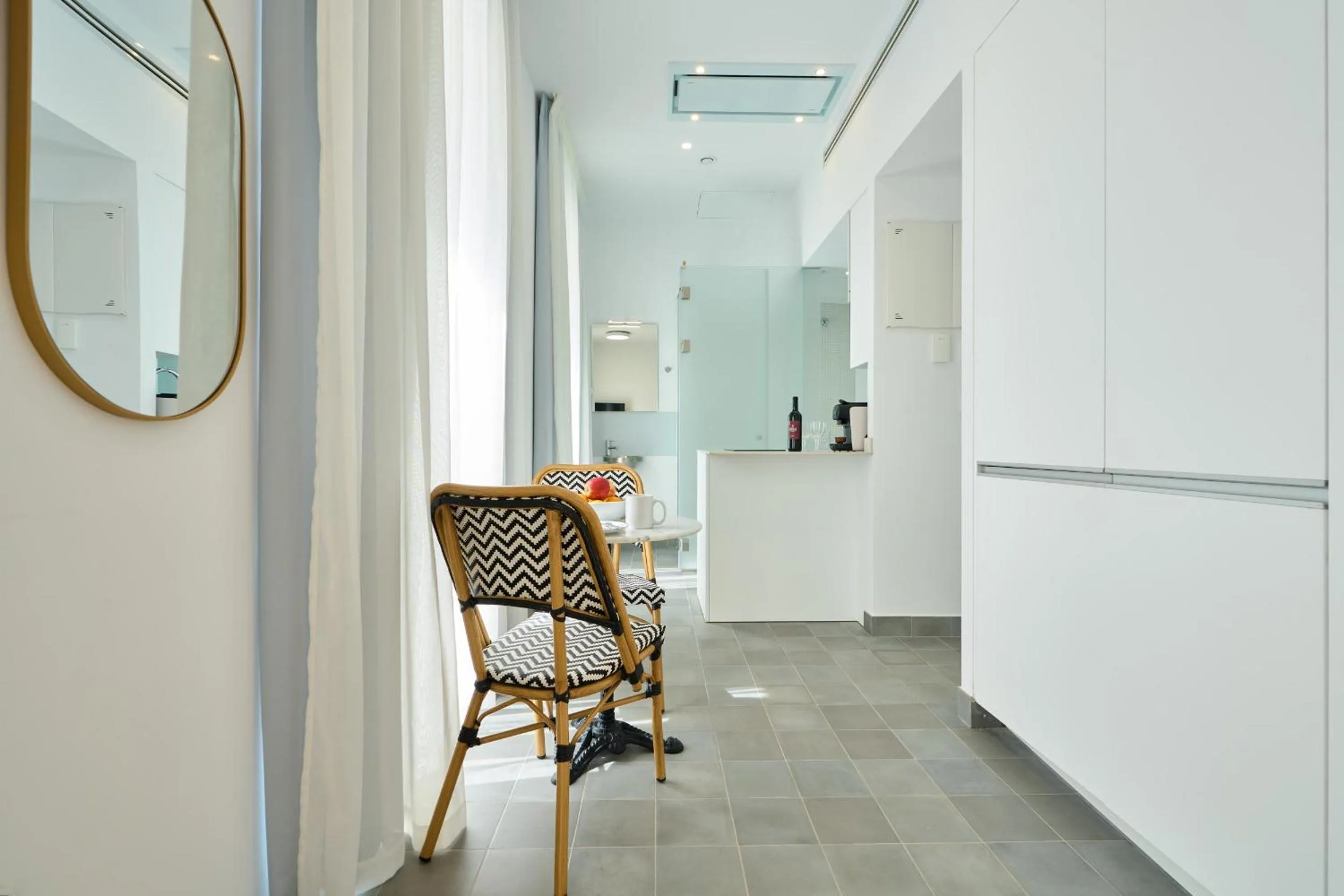 Dining area in Naranjas y Limones, by Homing U