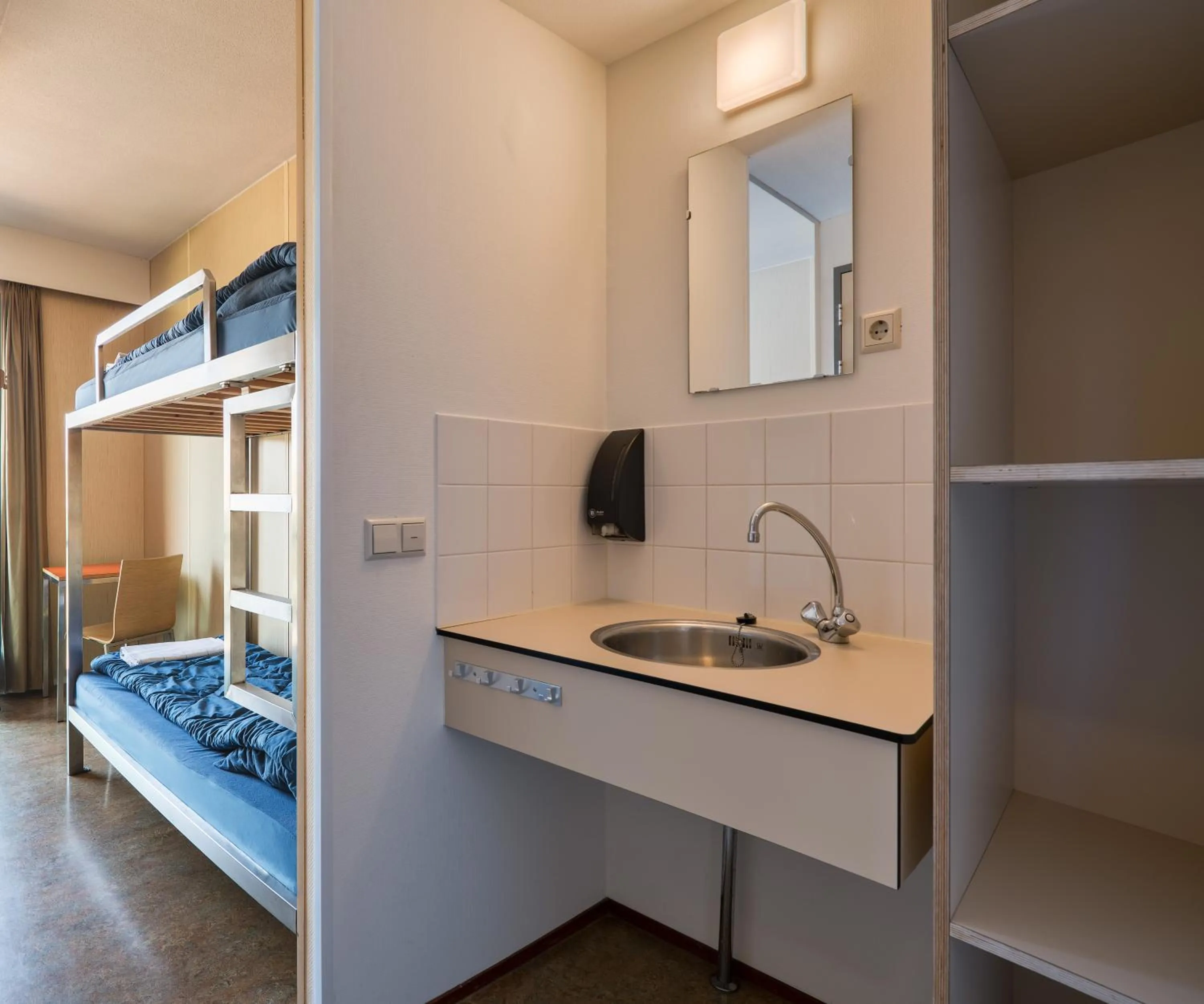 Bathroom, Bed in Stayokay Hostel Texel