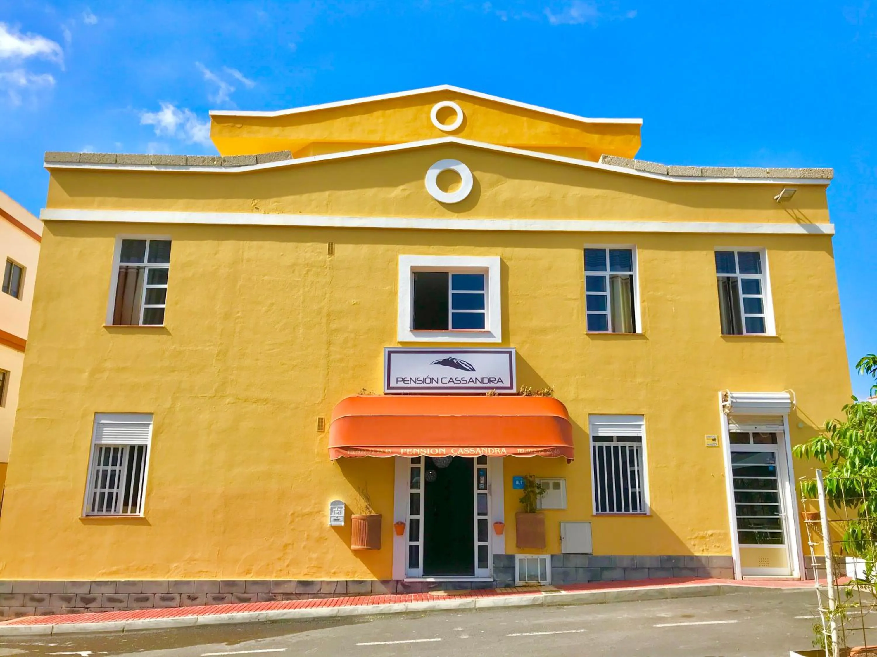 Facade/entrance in Pensión Cassandra