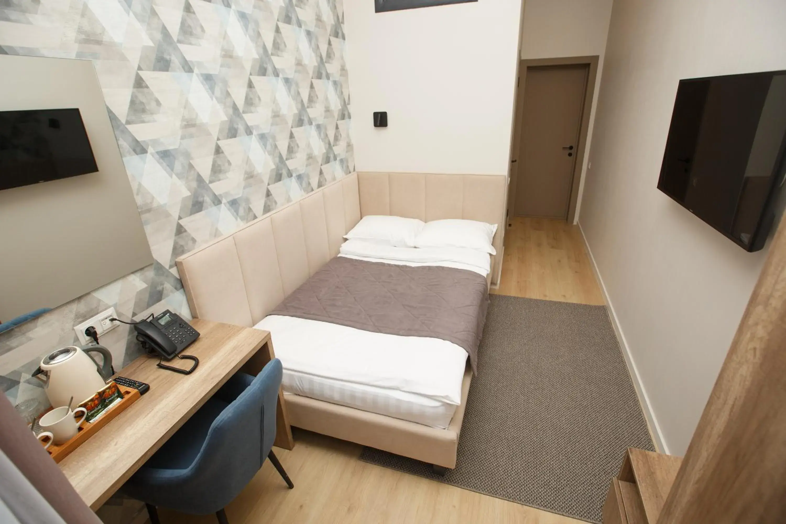 Single Room with Bathroom - single occupancy in ASYL Hotel Single Room with Bathroom - single occupancy in ASYL Hotel