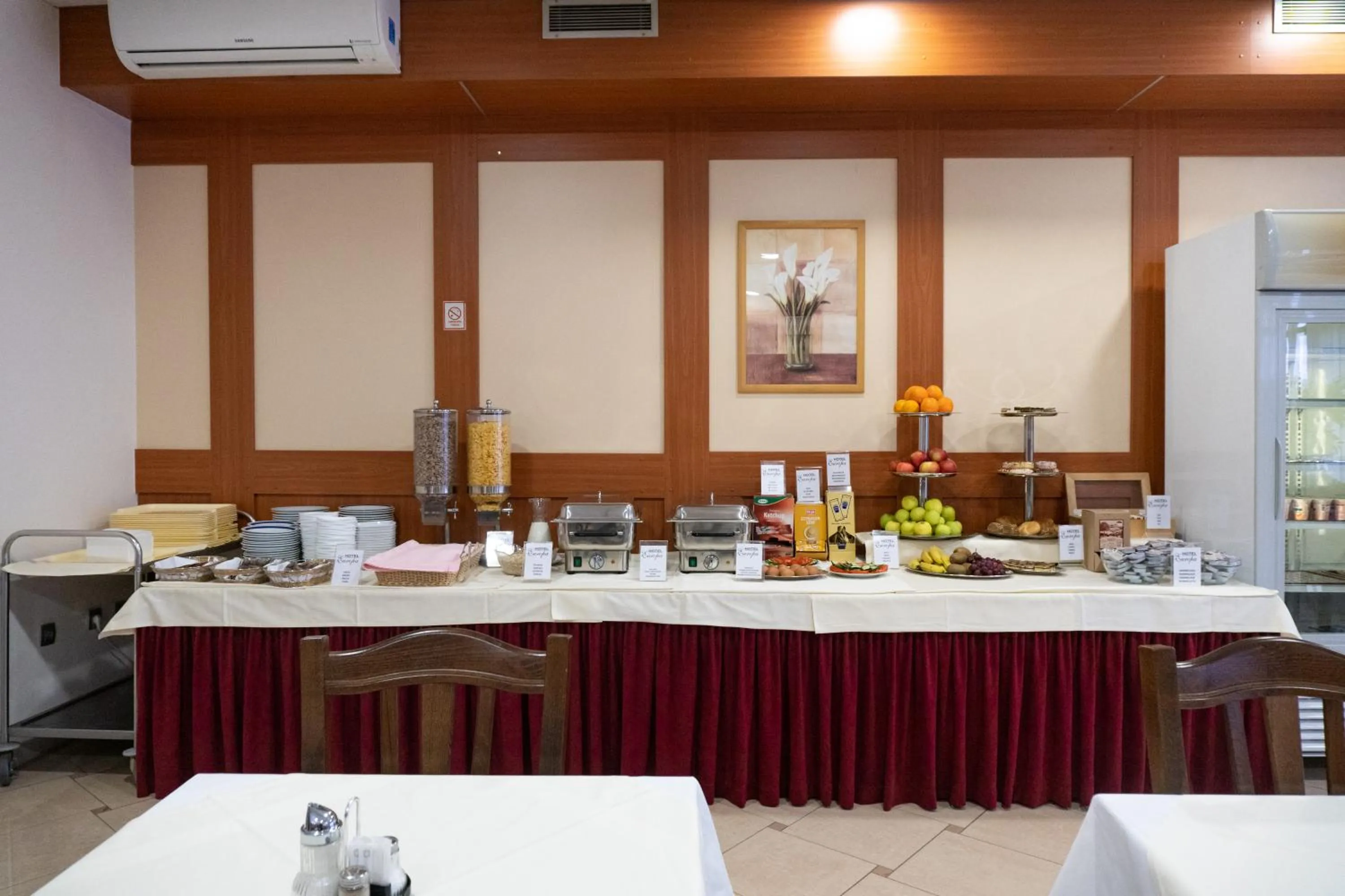 Restaurant/places to eat in Hotel Europa