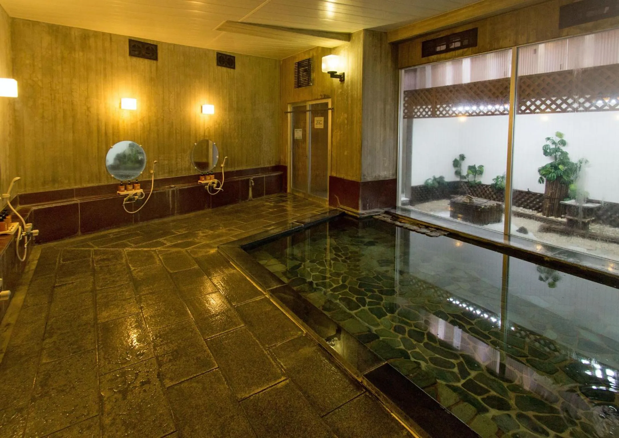 Public Bath in Izuito Onsen Daitokan