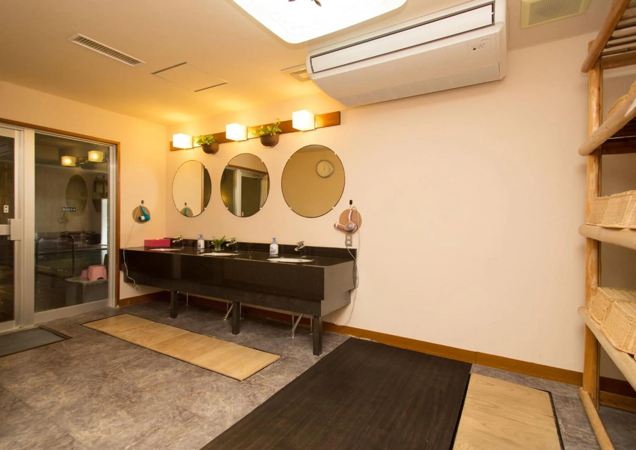 Public Bath in Izuito Onsen Daitokan