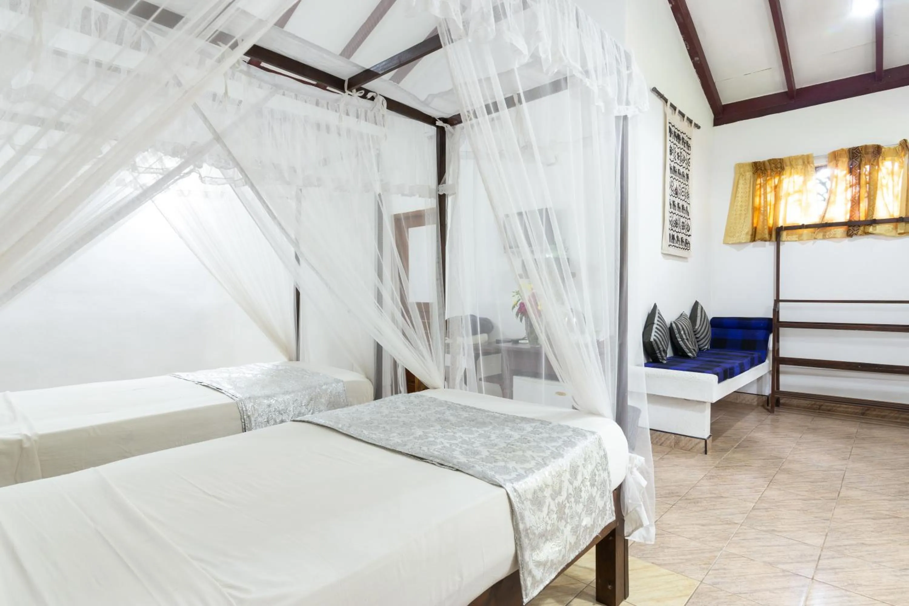 Photo of the whole room, Bed in The Hideout Sigiriya