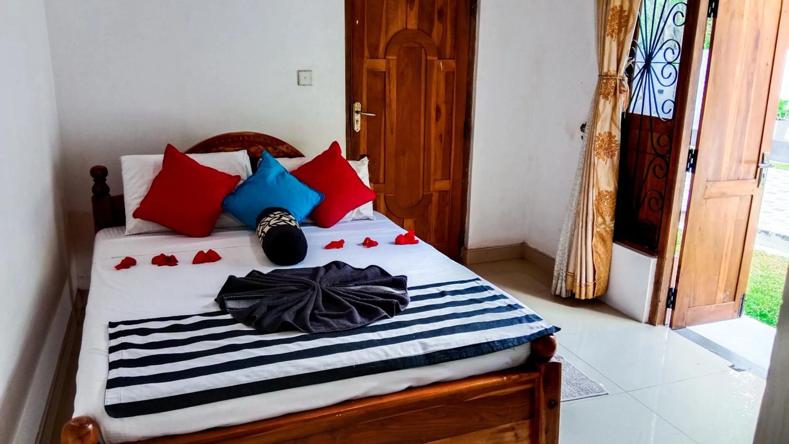 Bed in Sigiri Thilanka Rest Sigiriya