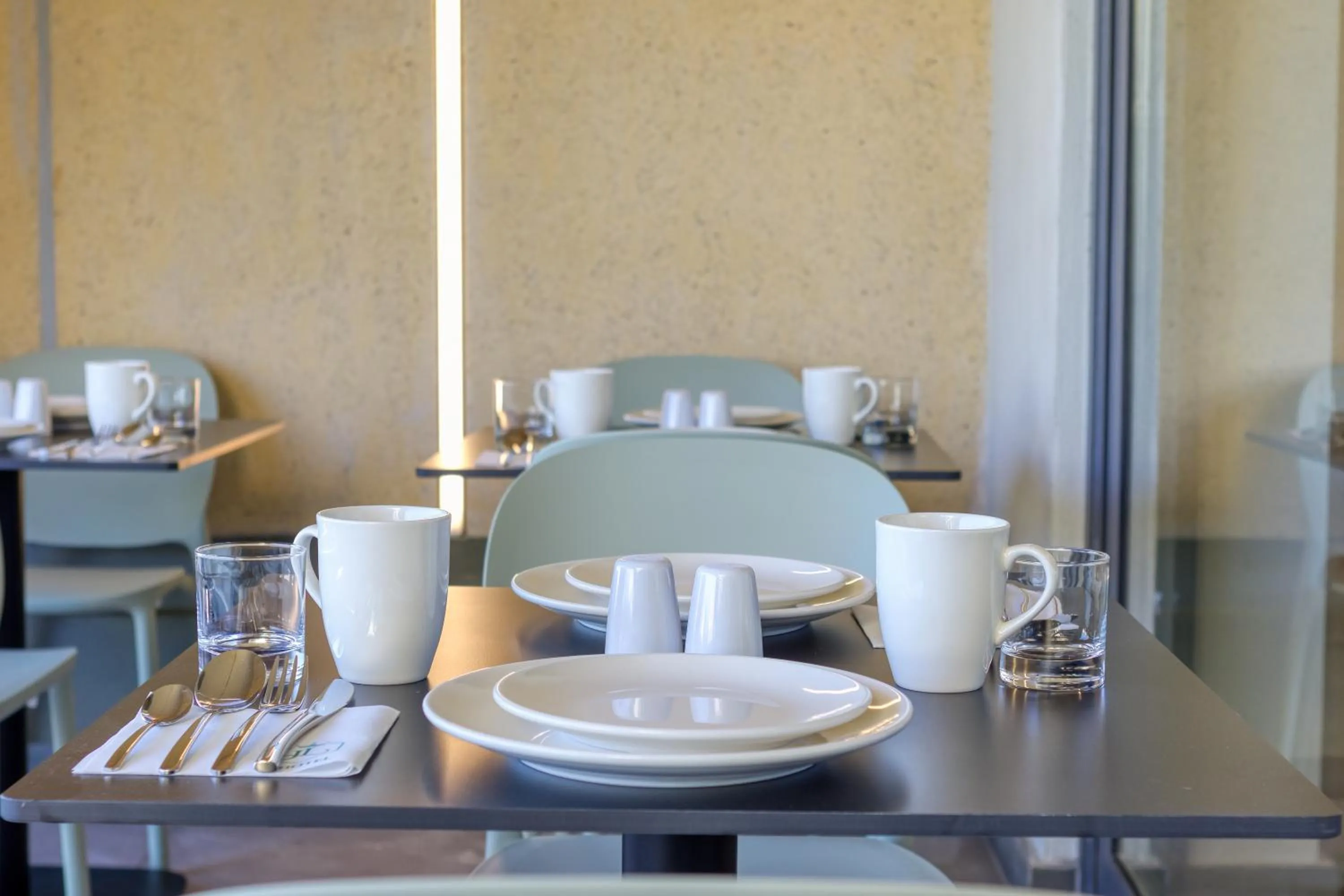 Restaurant/places to eat in JL Hotel